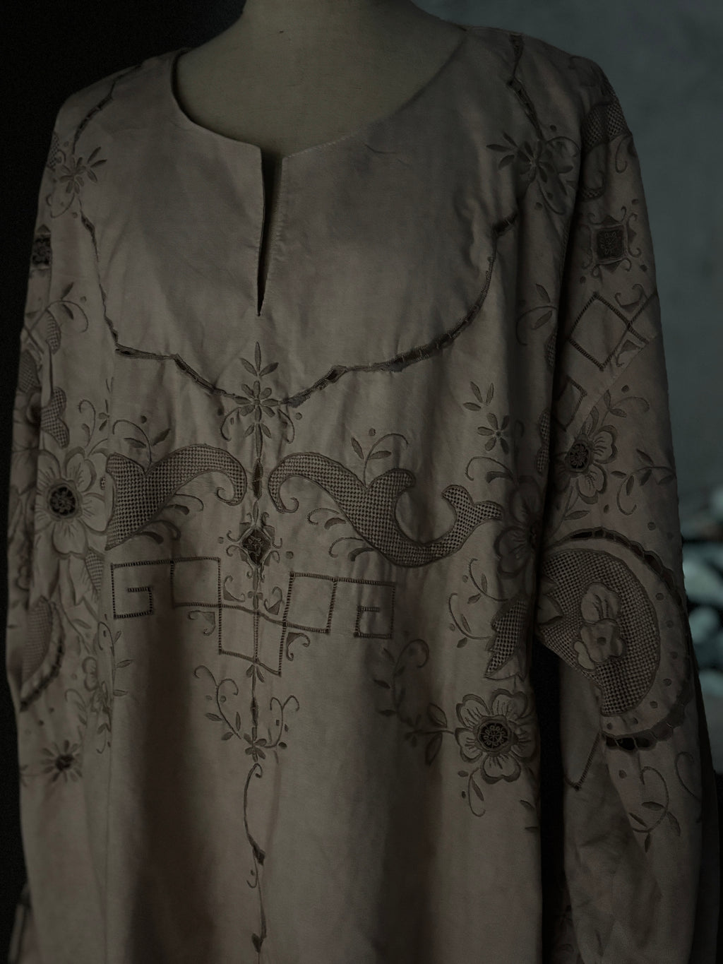 紋景（Mon-kei）｜Embroidered Tunic