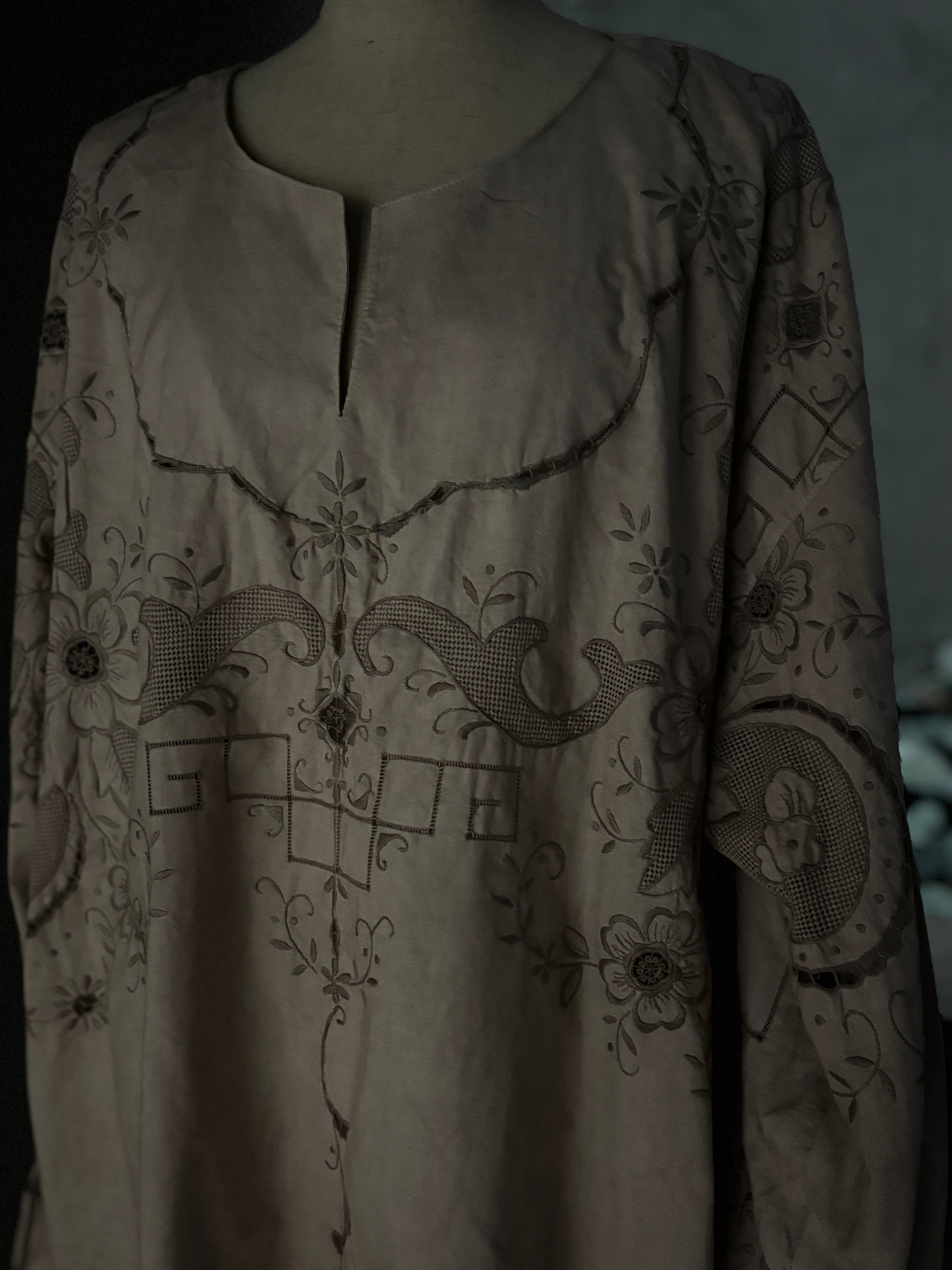 紋景（Mon-kei）｜Embroidered Tunic