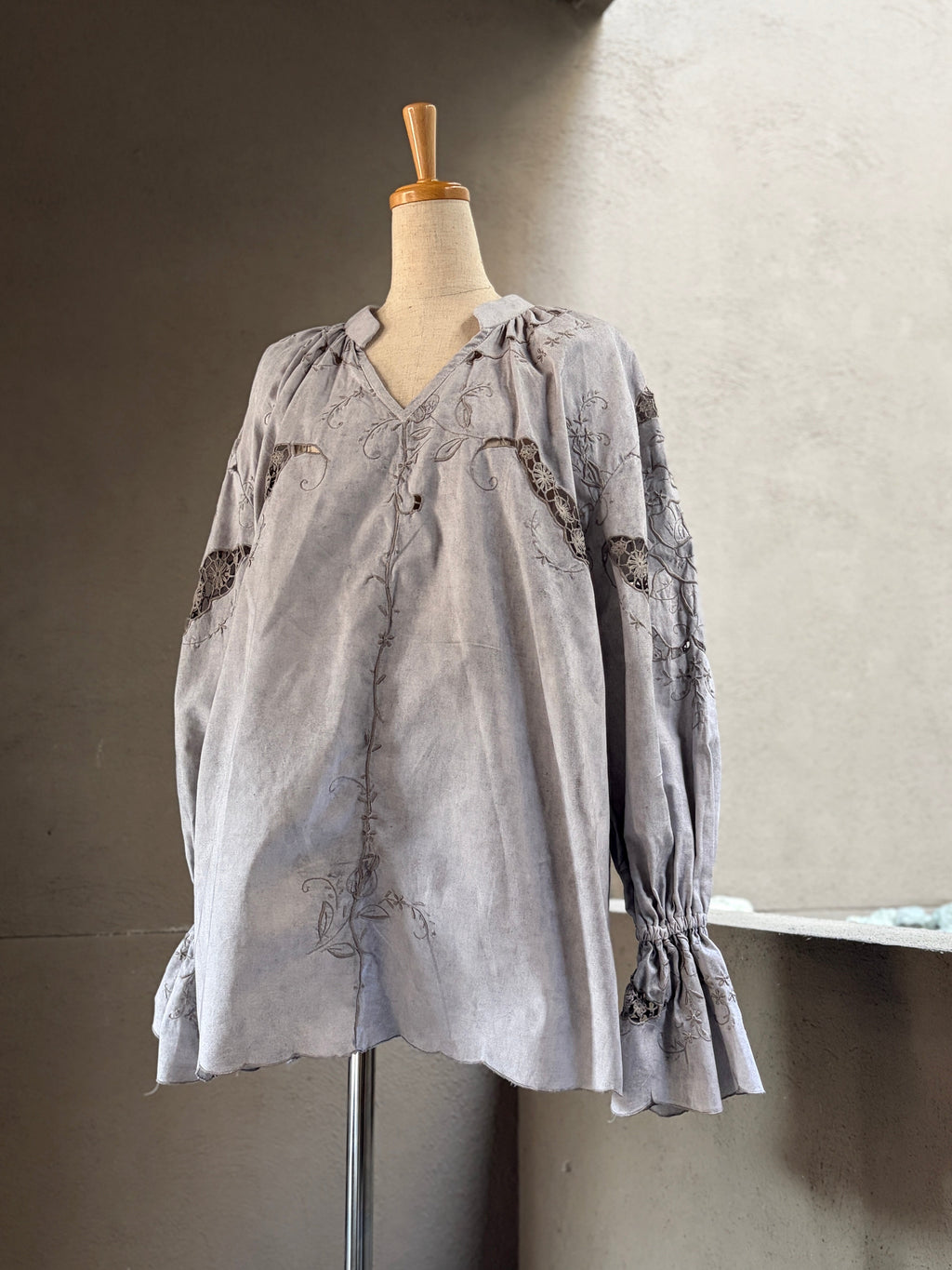 集積（Shūseki）– Lace Blouse
