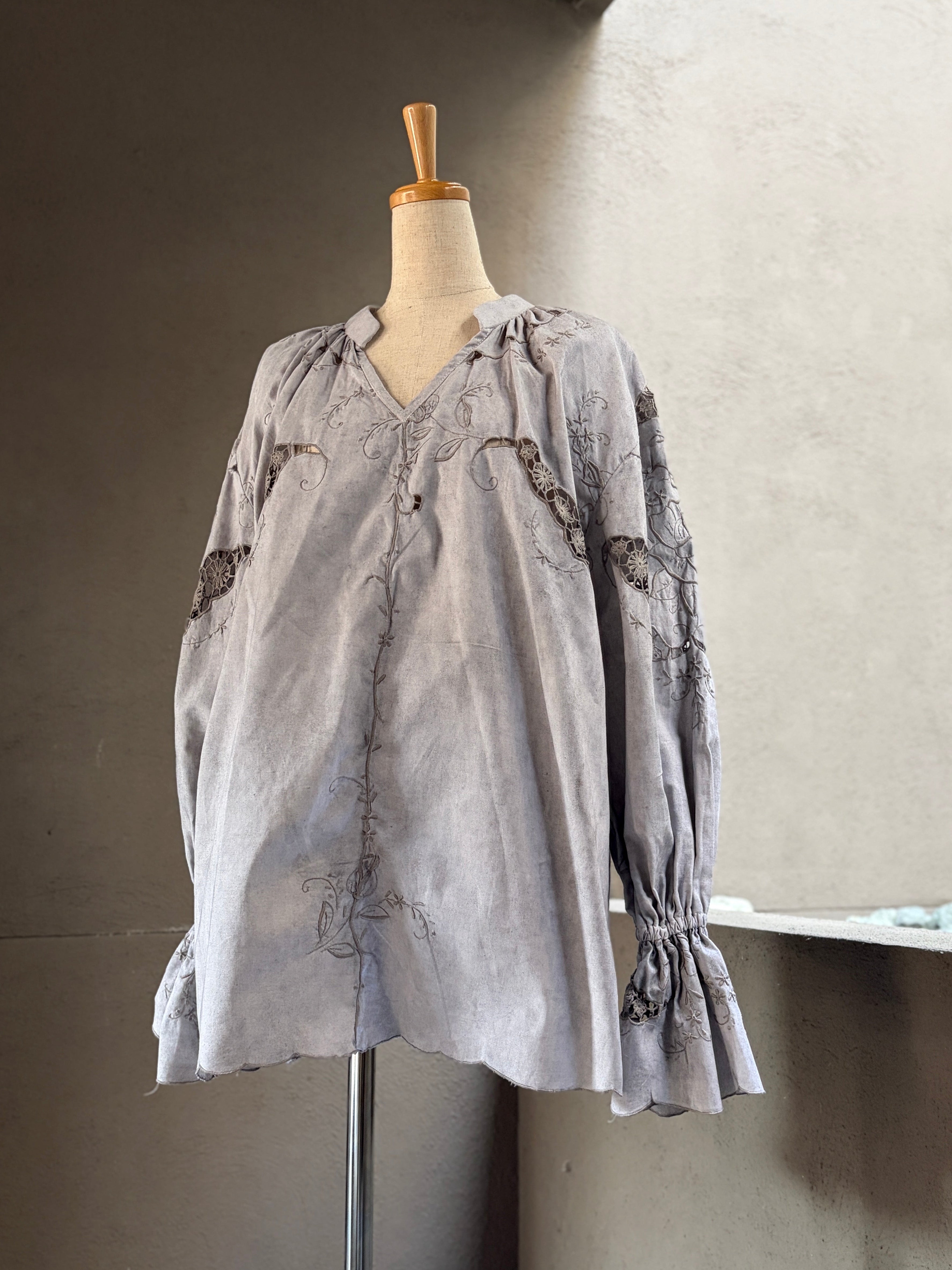 集積（Shūseki）– Lace Blouse