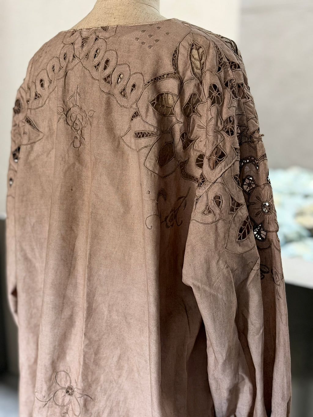 刻紋（Koku-mon）｜Cutwork Embroidered Tunic
