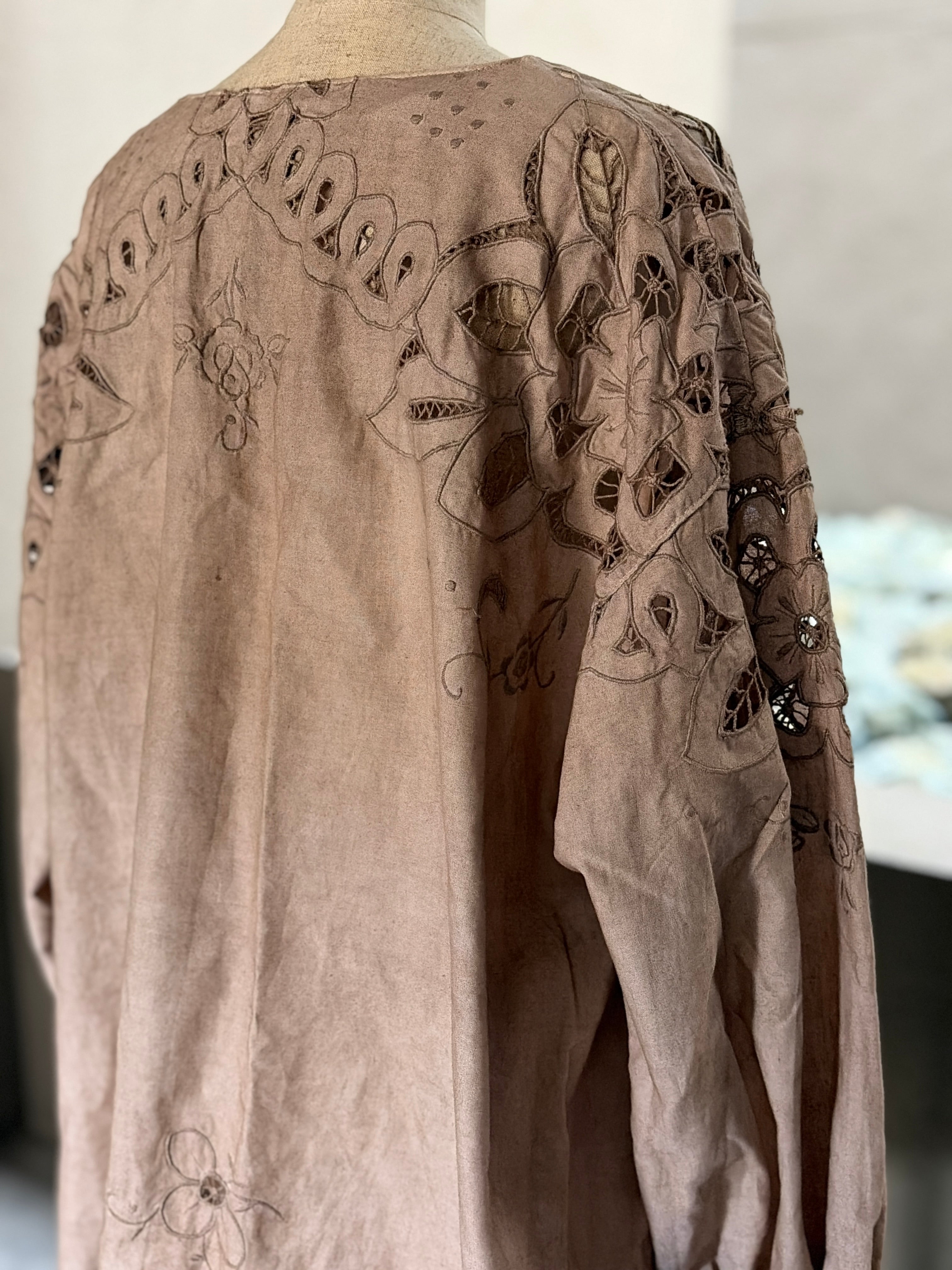 刻紋（Koku-mon）｜Cutwork Embroidered Tunic
