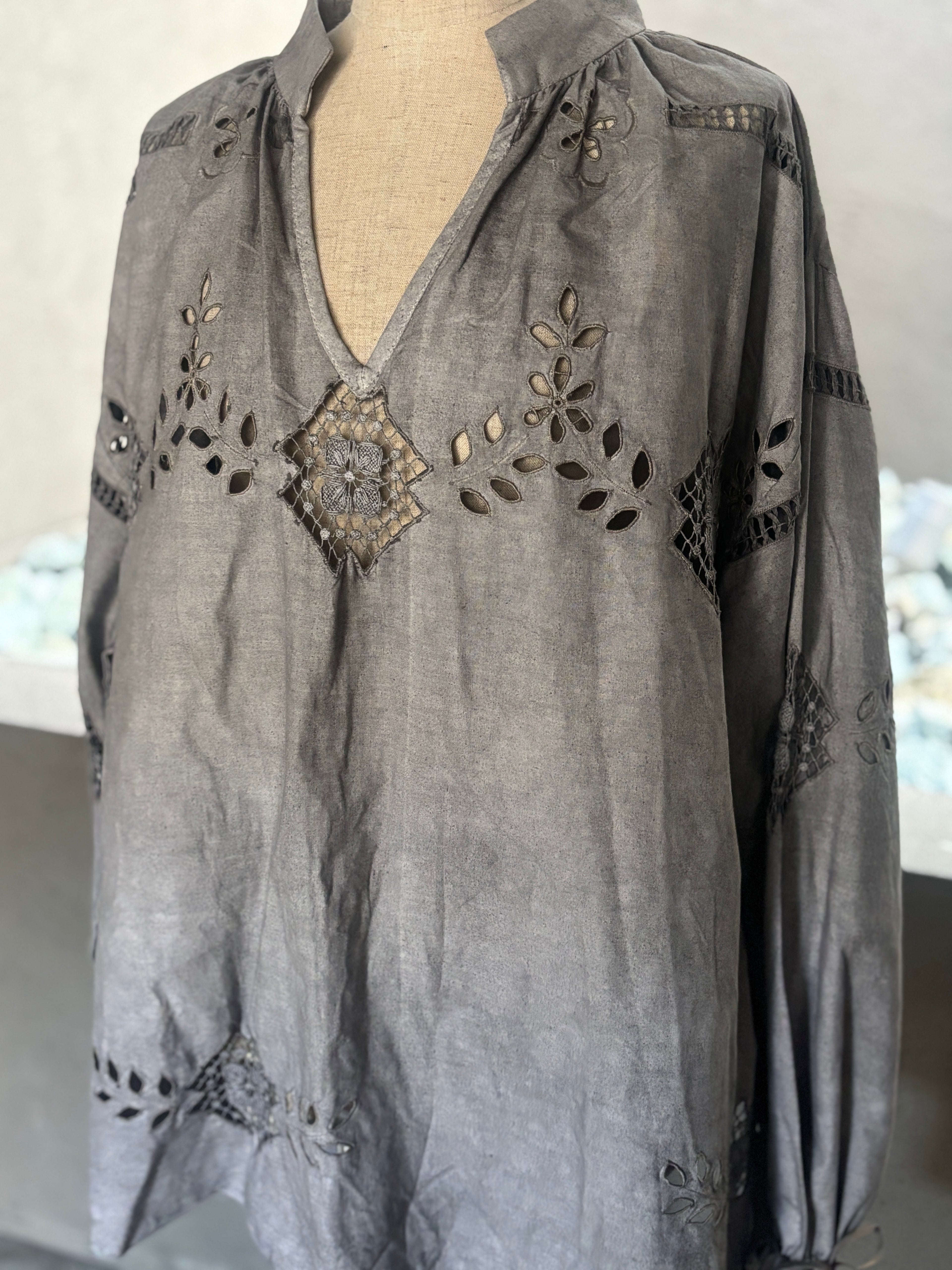 心紋（Shinmon）｜Rare Emblem Blouse