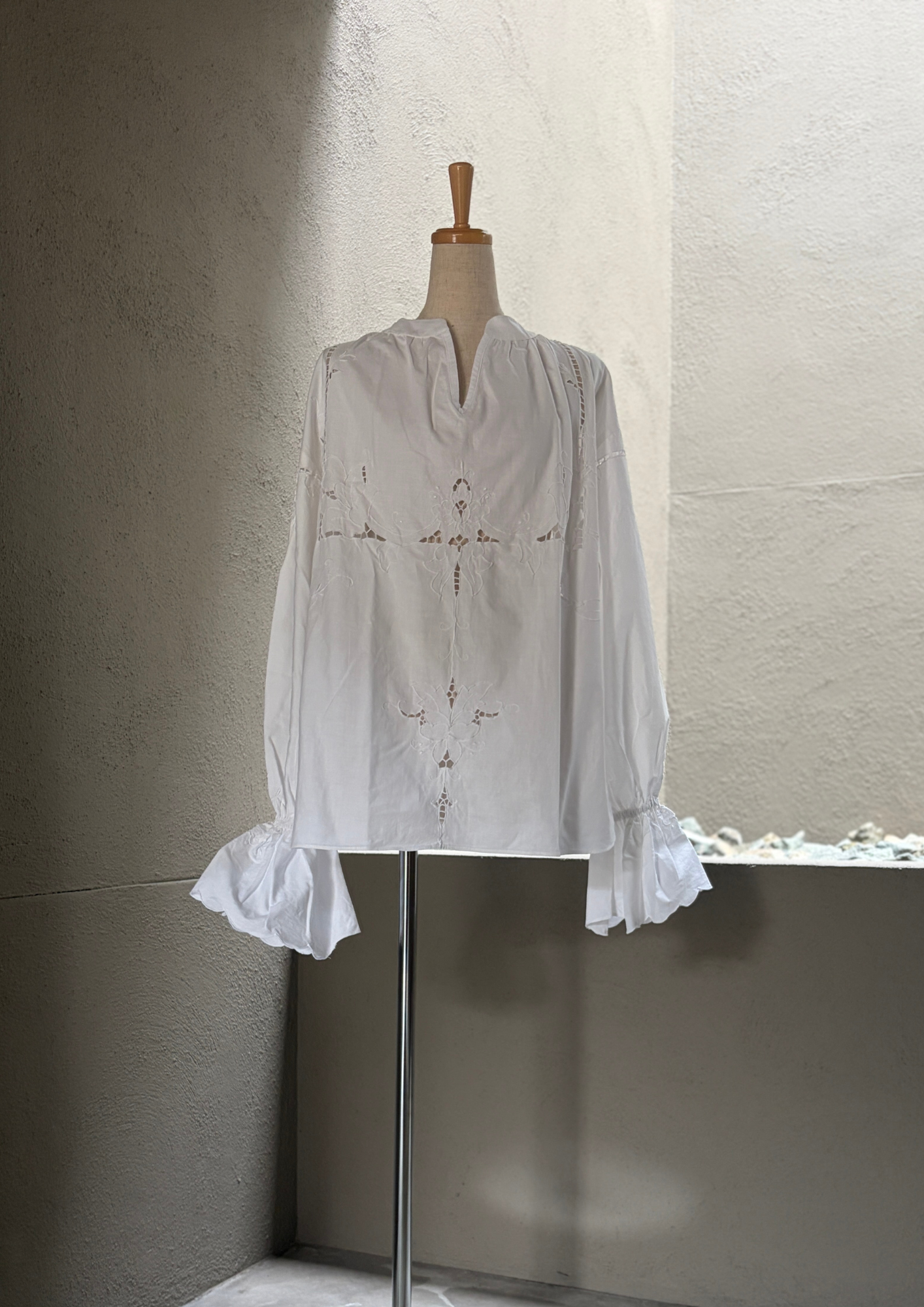 3 余線（Yosen）｜Lace Blous
