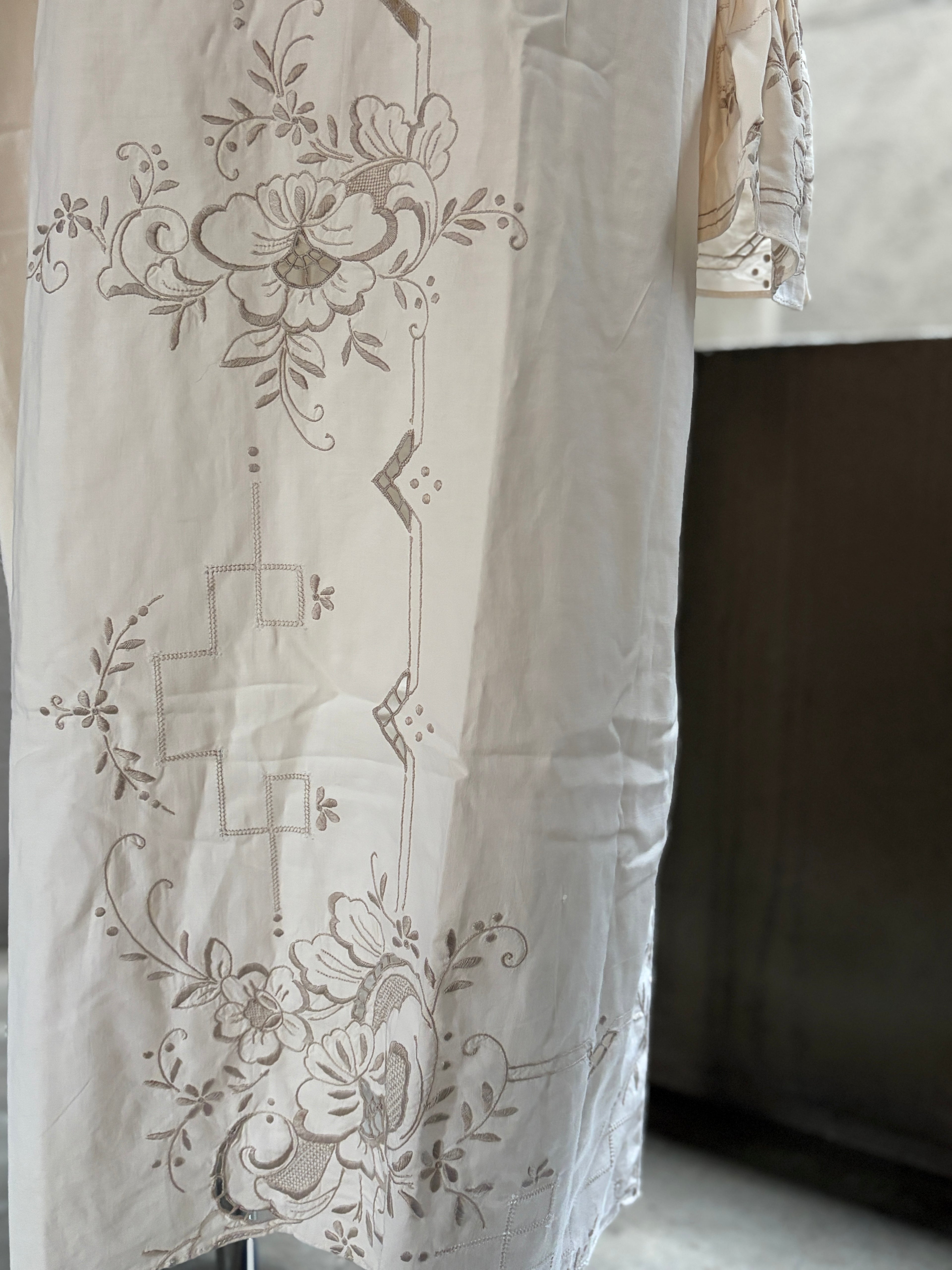 綺章（Kishō）｜Ornate Ivory Dress