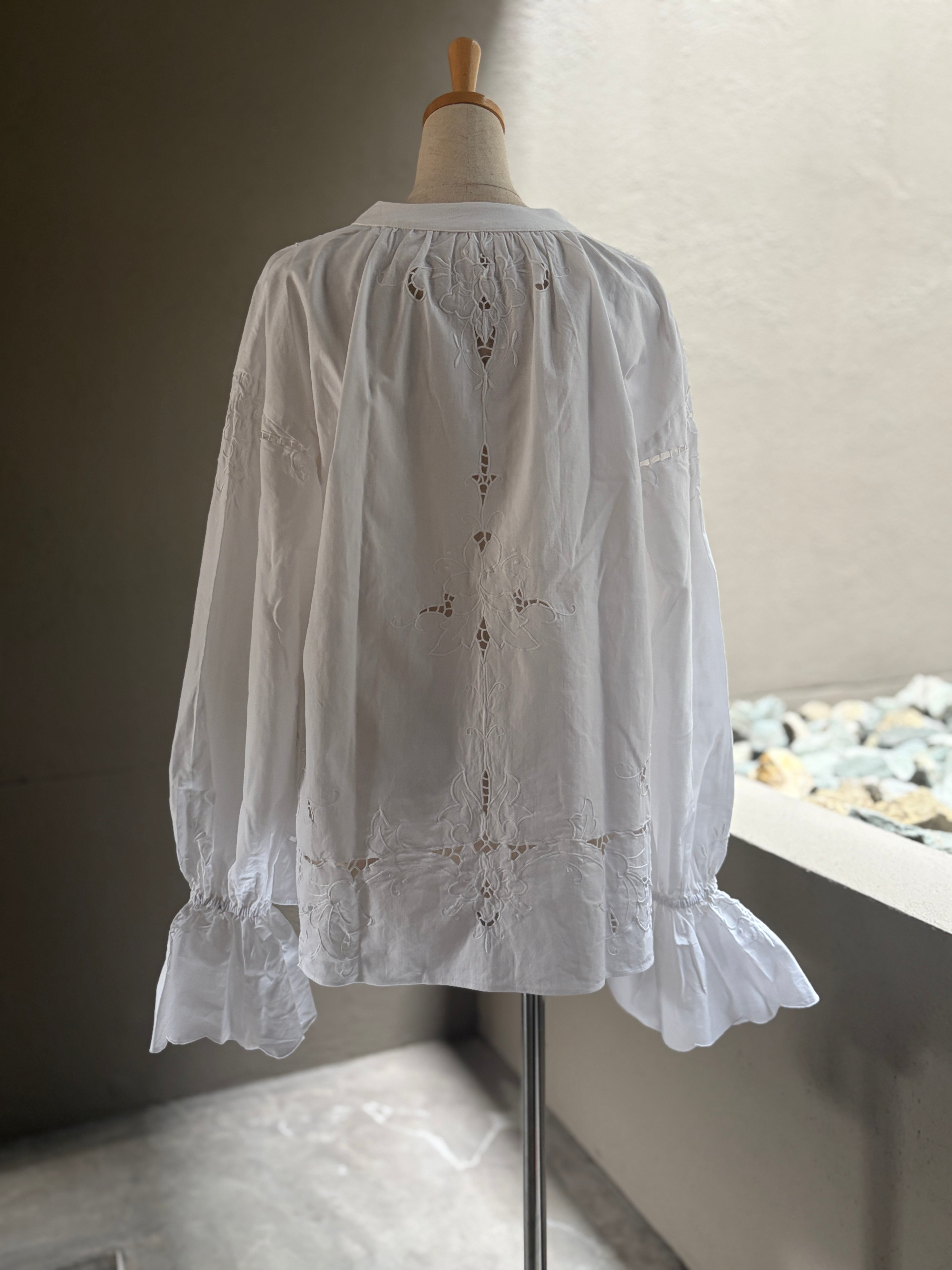 3 余線（Yosen）｜Lace Blous