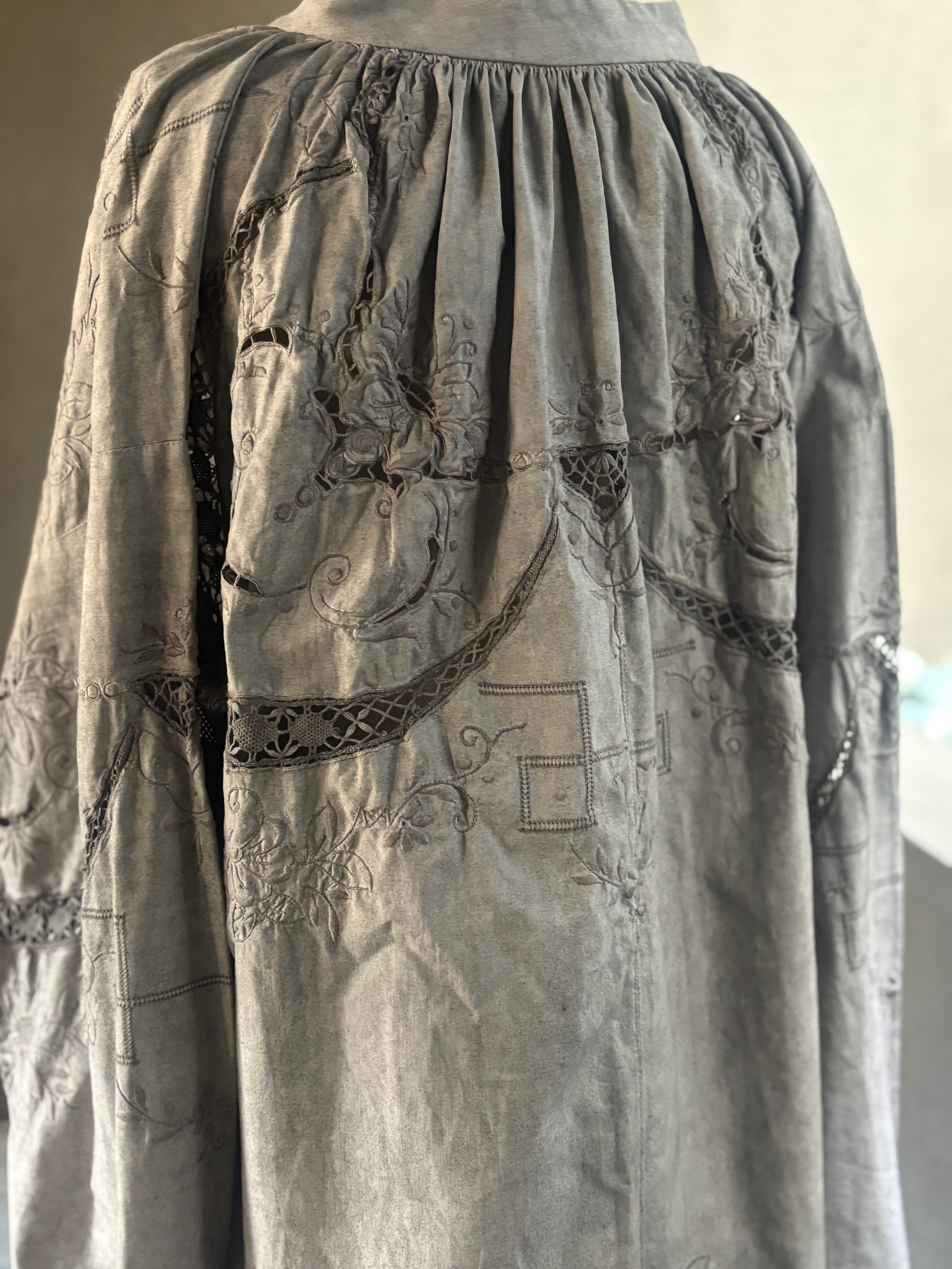 静綻（Seitan）｜Faded Silence Blouse