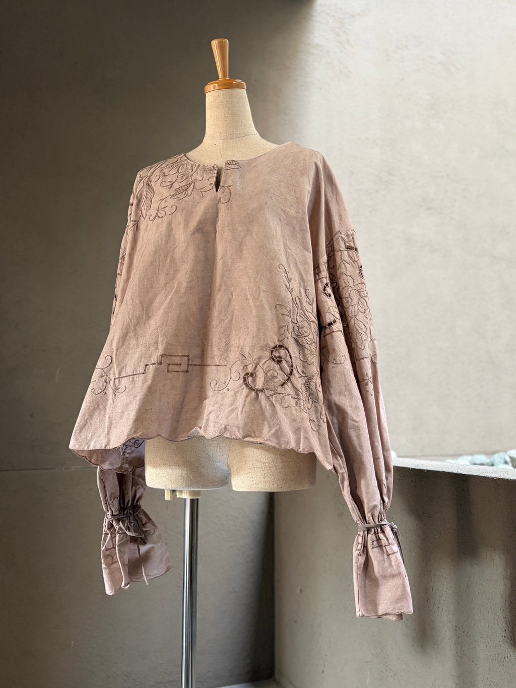 線紋（Sen-mon）｜Short Embroidered Top