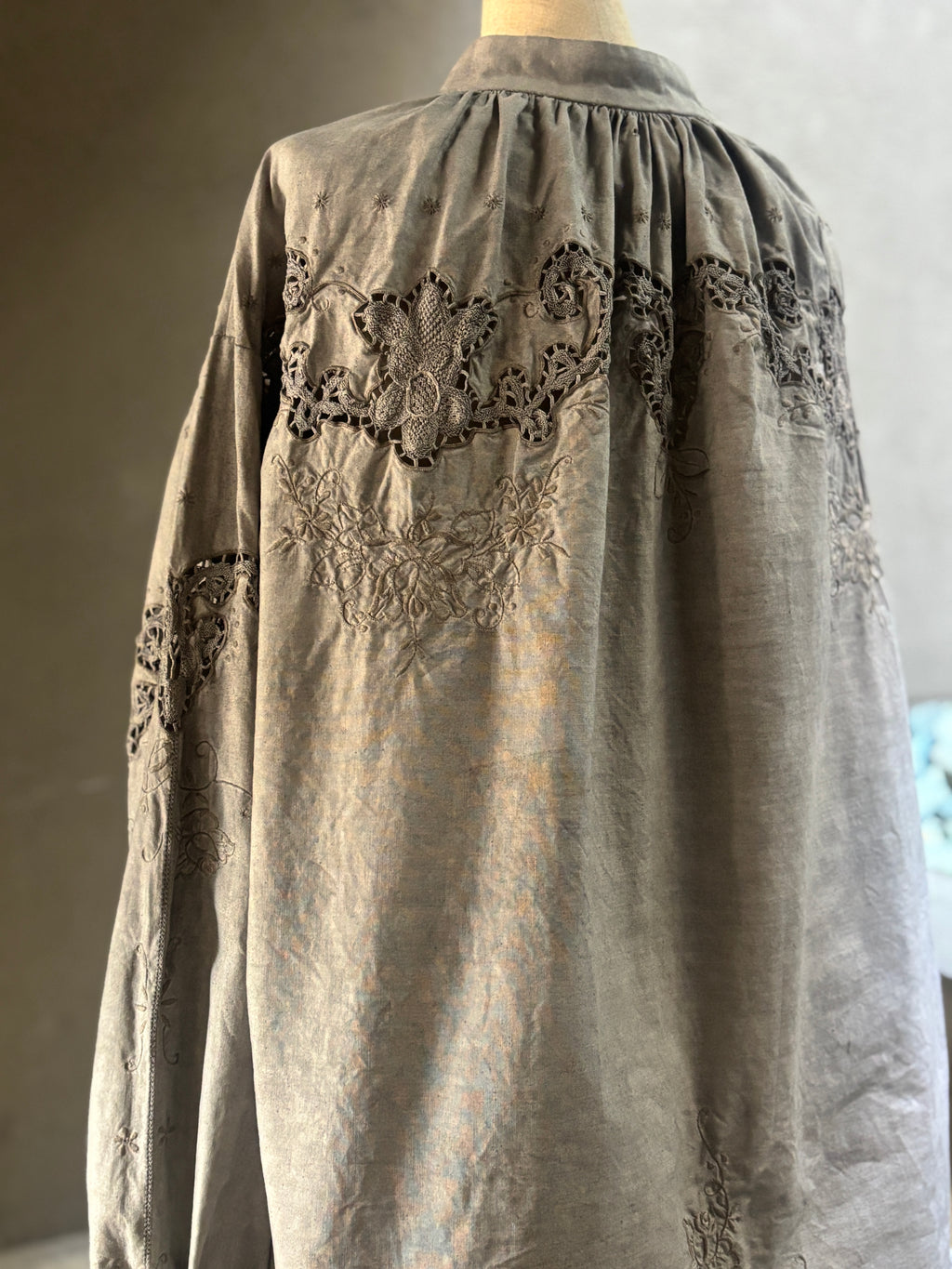 余背（Yohai）｜Back Whisper Blouse