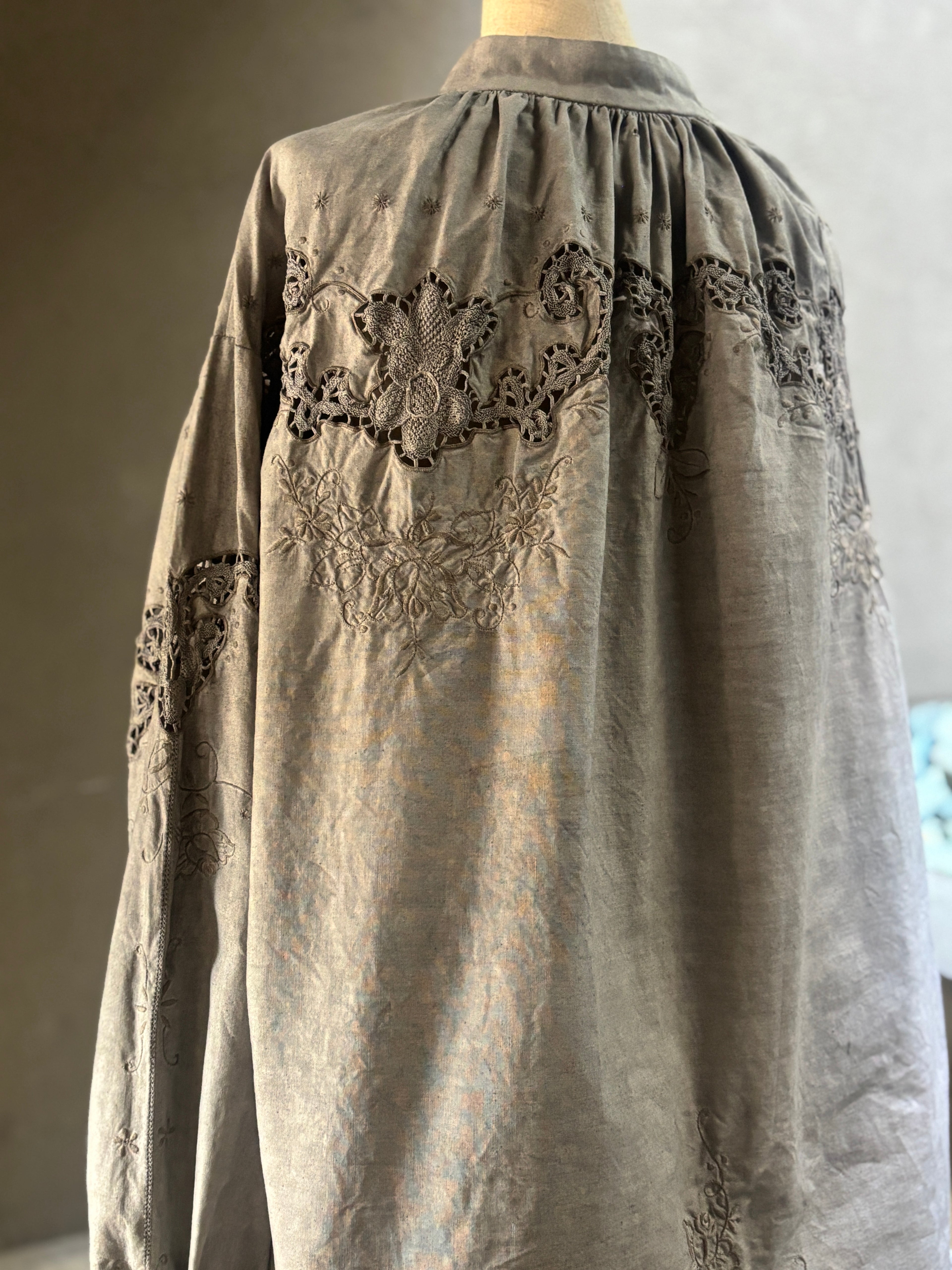 余背（Yohai）｜Back Whisper Blouse