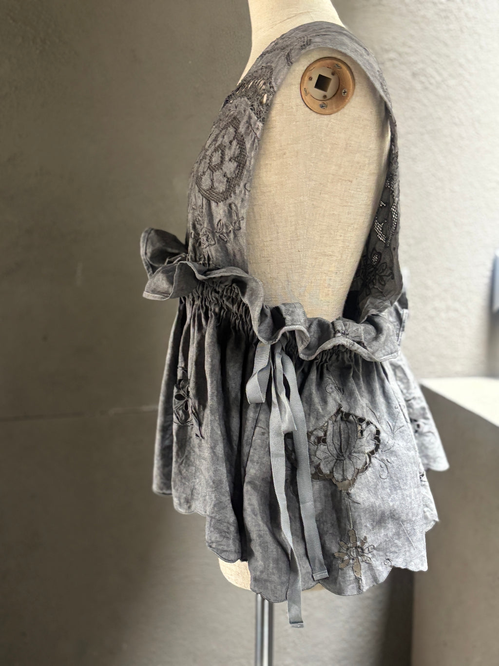 影層（Eisō） – Layered Lace Wrap Vest