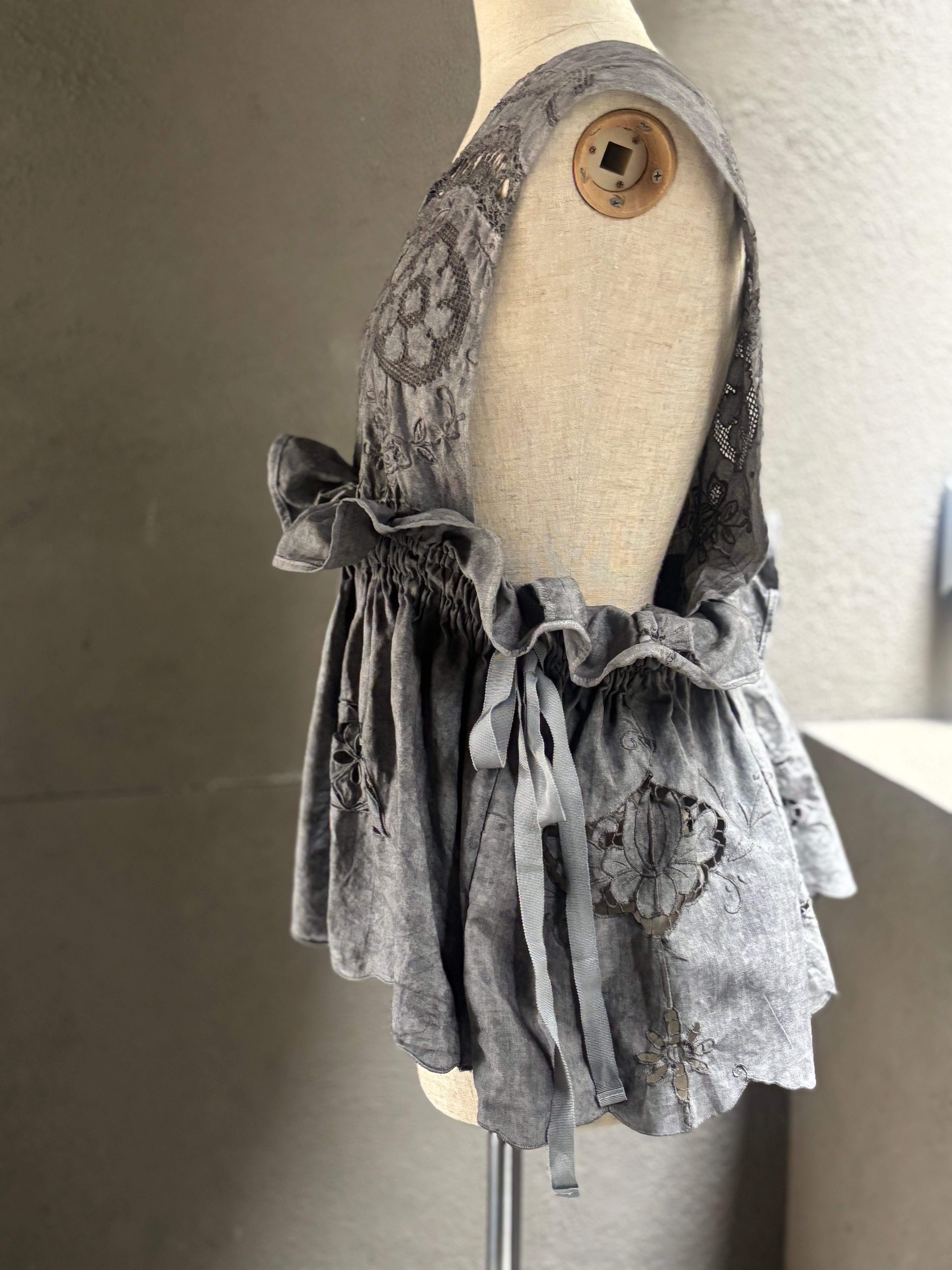 影層（Eisō） – Layered Lace Wrap Vest