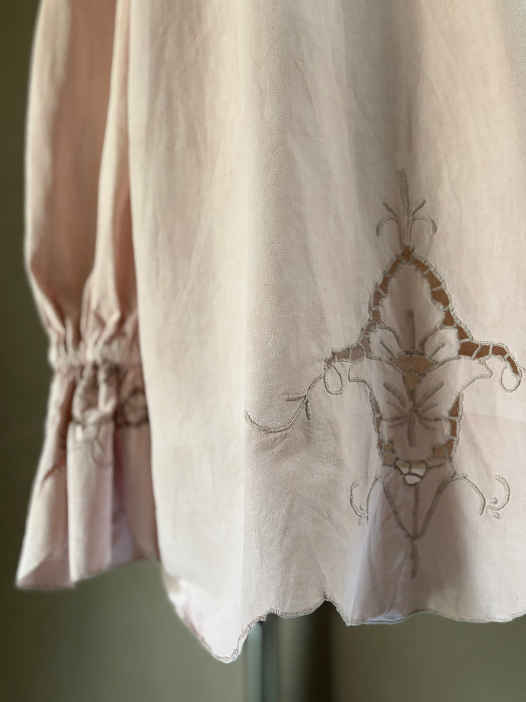 淡桜（Awazakura）– Lace Blouse
