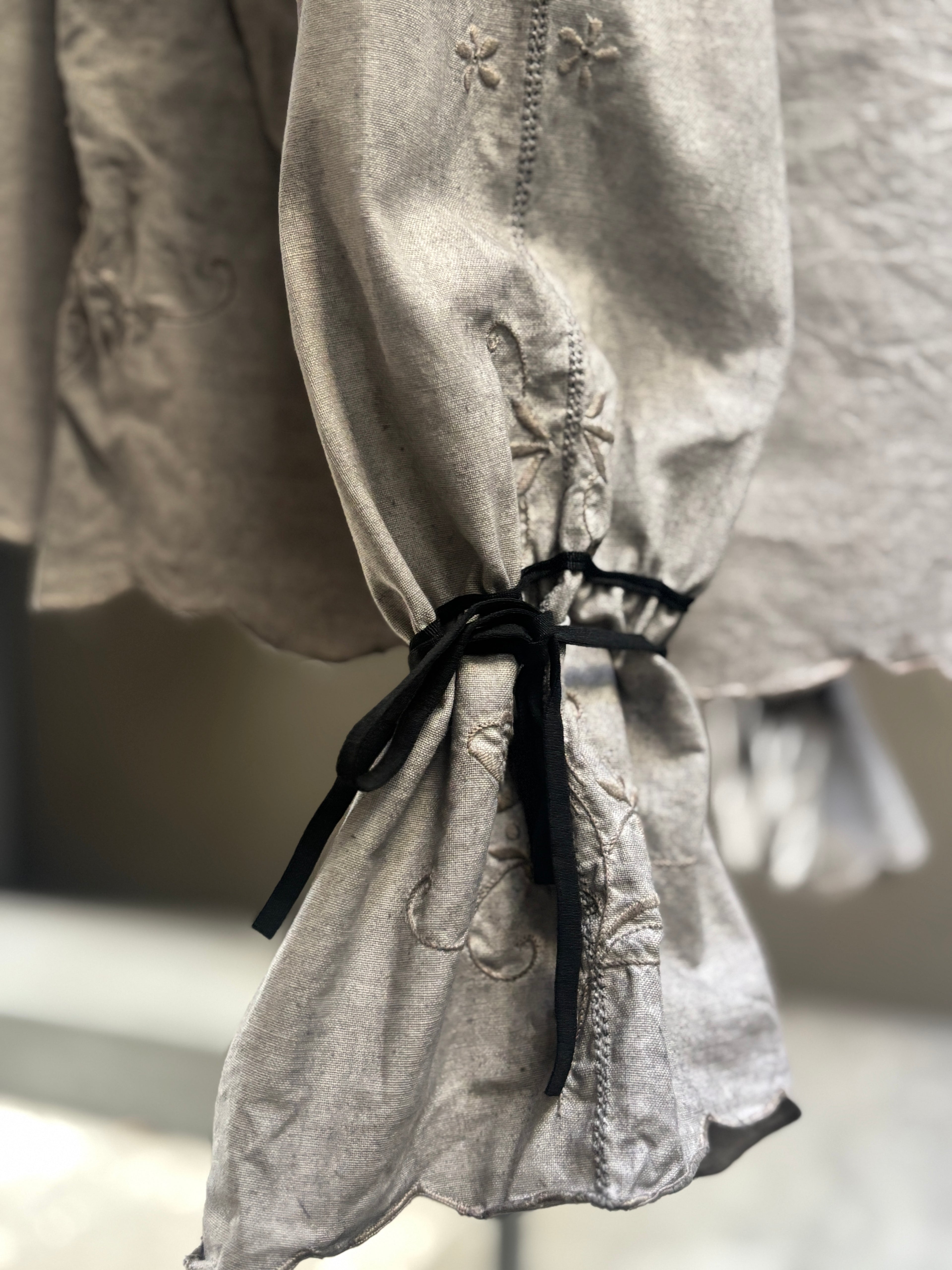 余背（Yohai）｜Back Whisper Blouse