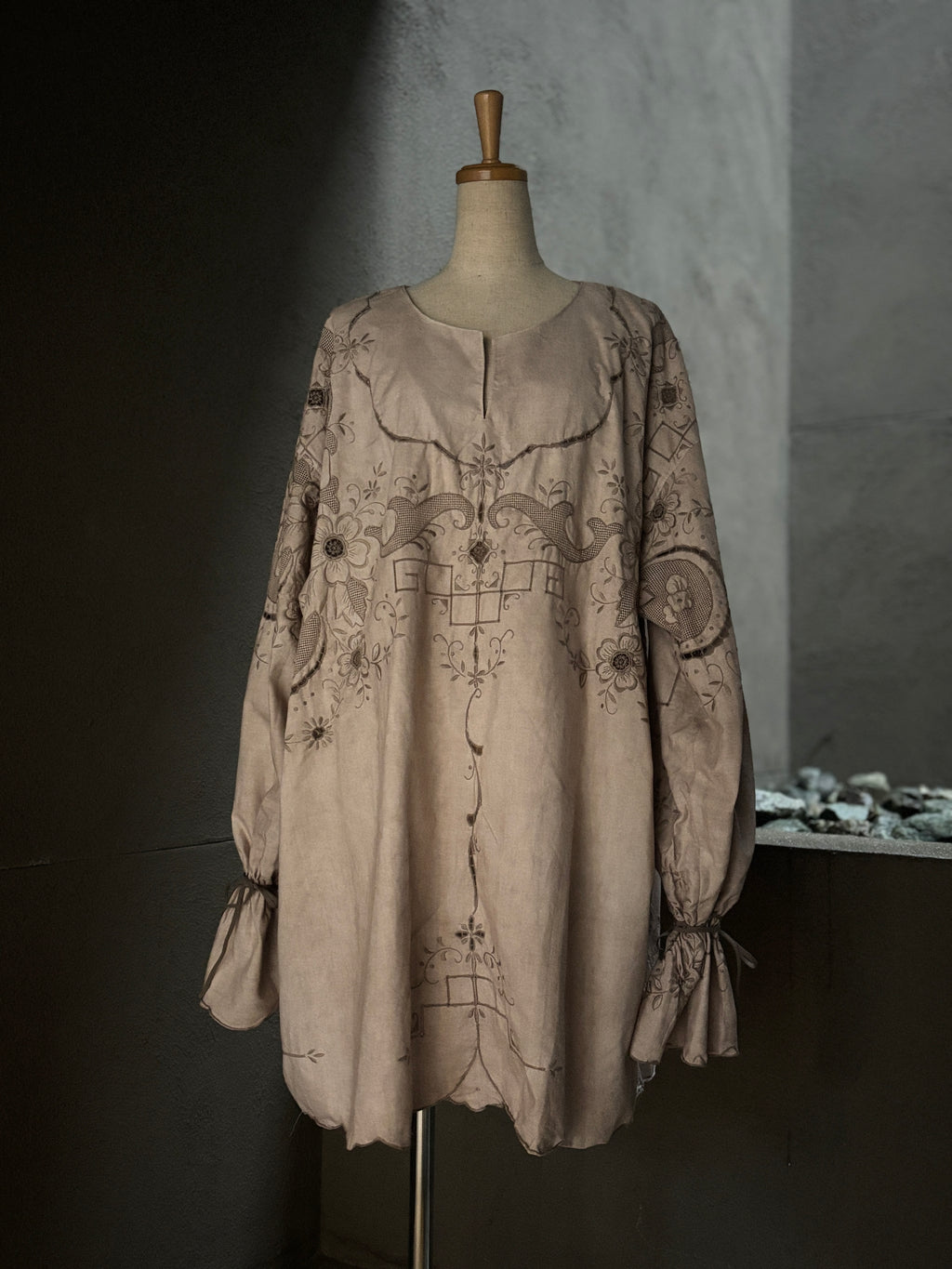 紋景（Mon-kei）｜Embroidered Tunic