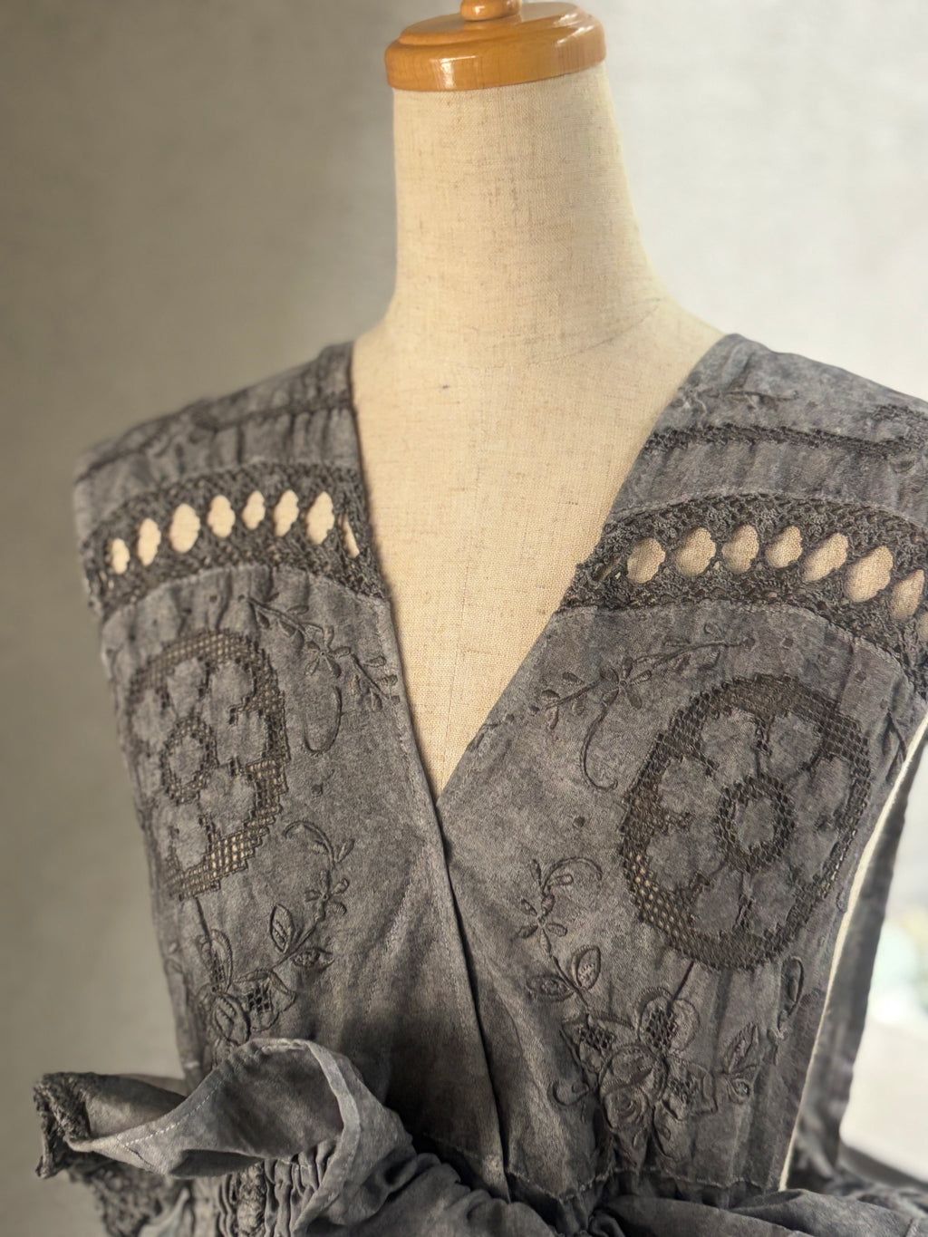 影層（Eisō） – Layered Lace Wrap Vest