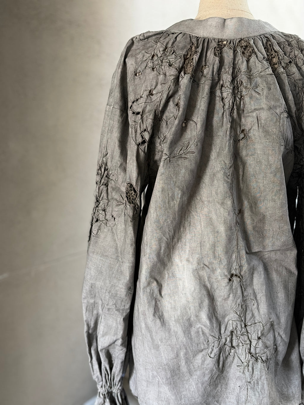 沈刻（Chinkoku）– Lace Blouse