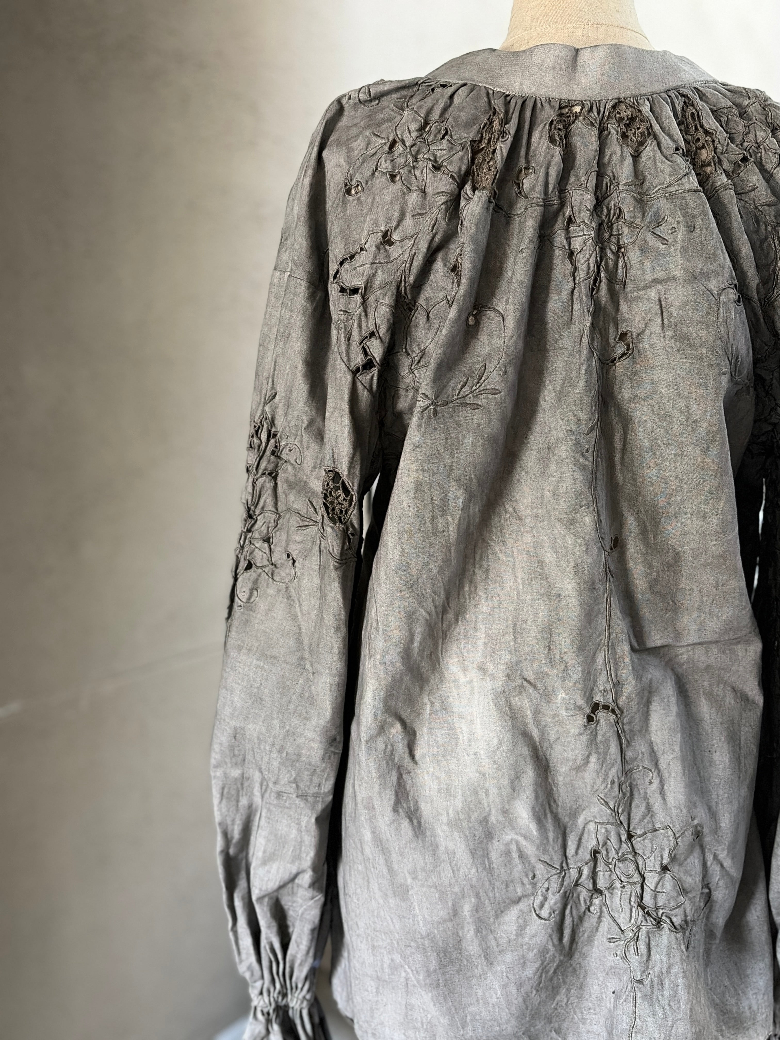沈刻（Chinkoku）– Lace Blouse