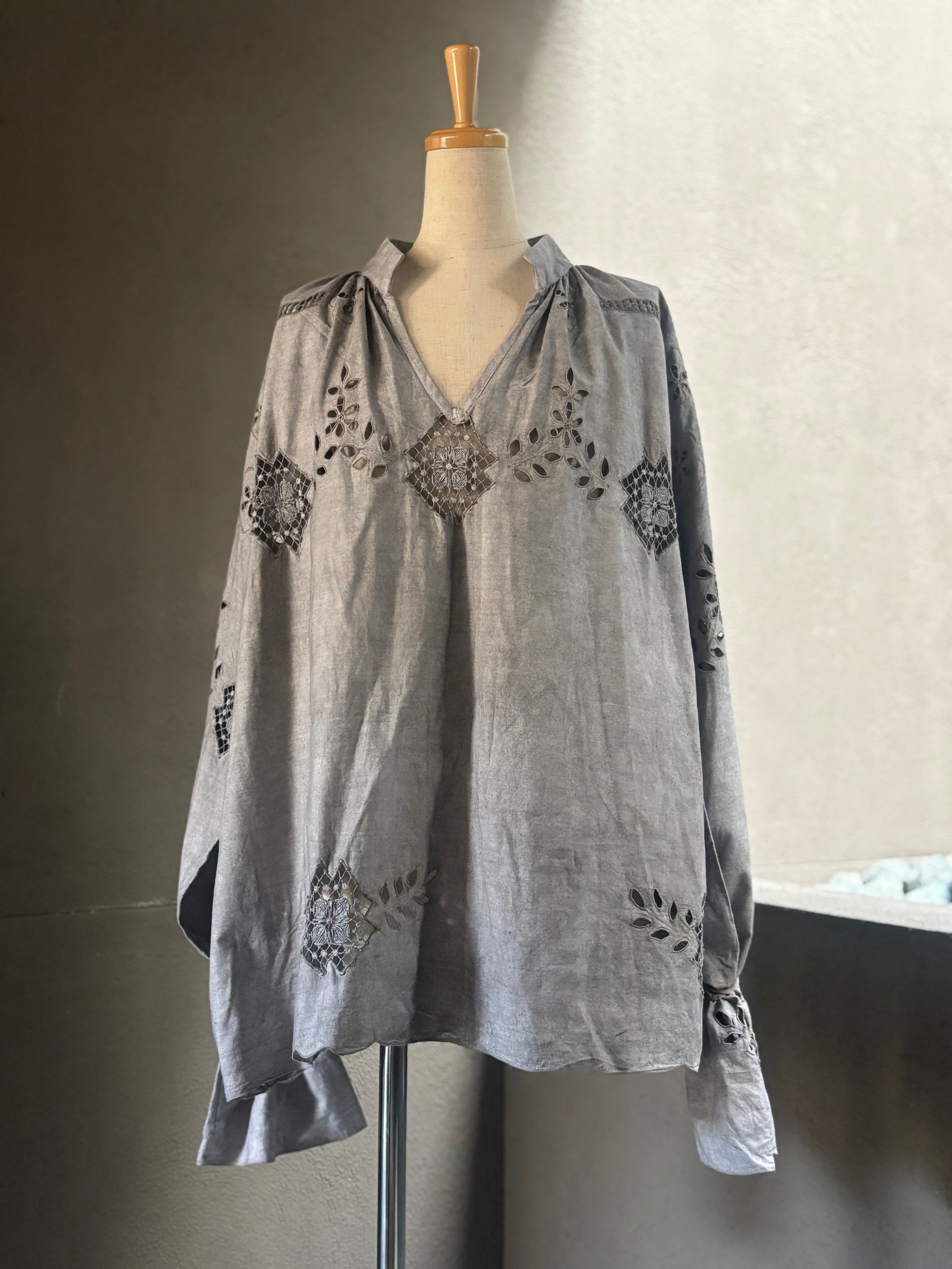 心紋（Shinmon）｜Rare Emblem Blouse