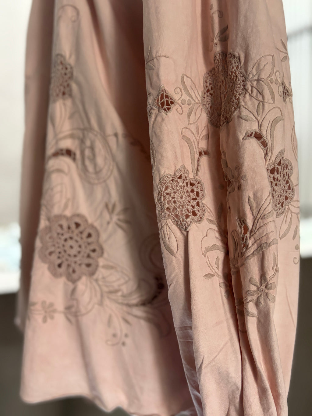 薄花（Usubana）– Lace Embroidery Blouse