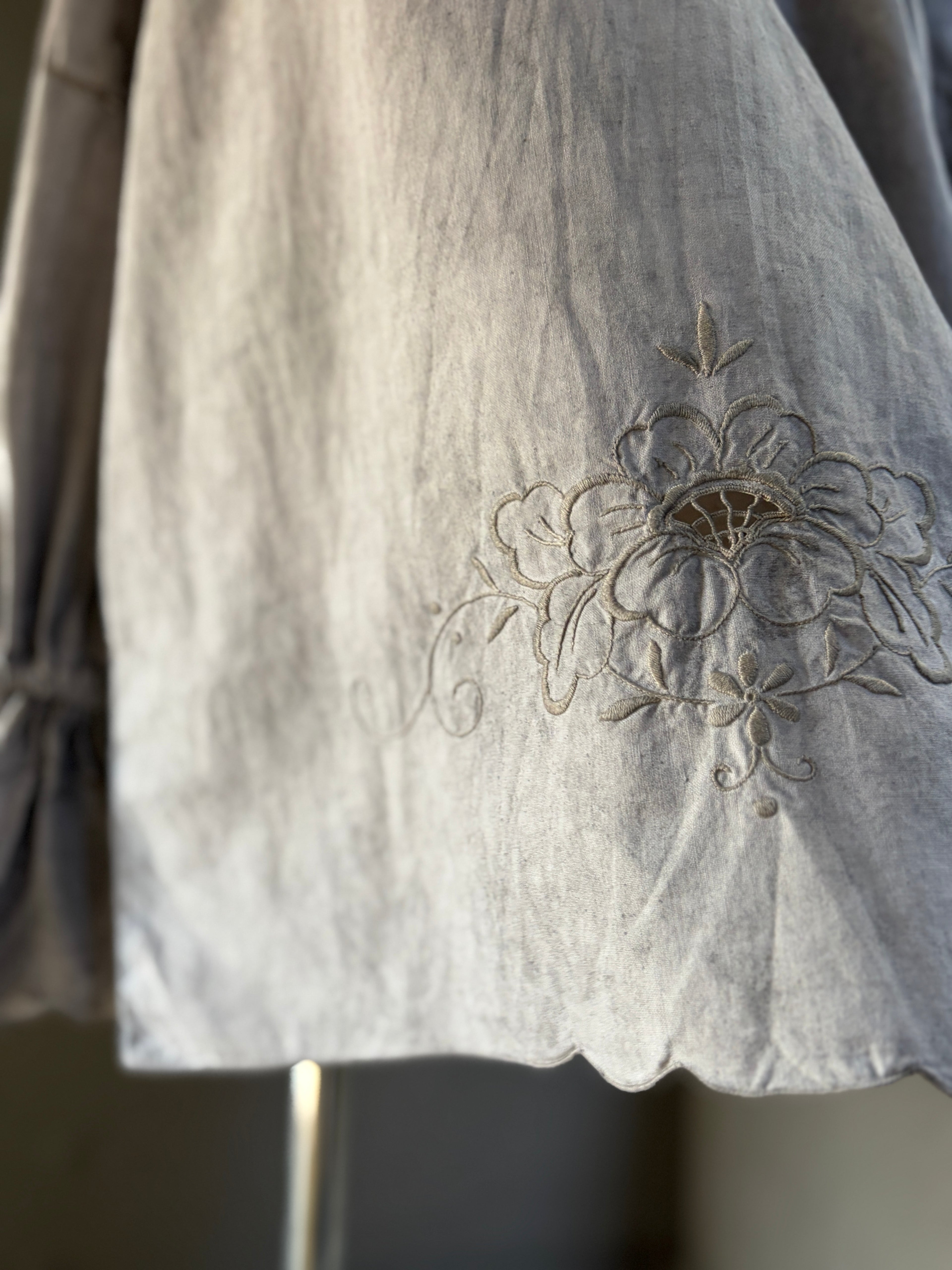 背景（Haikei）– Lace Blouse