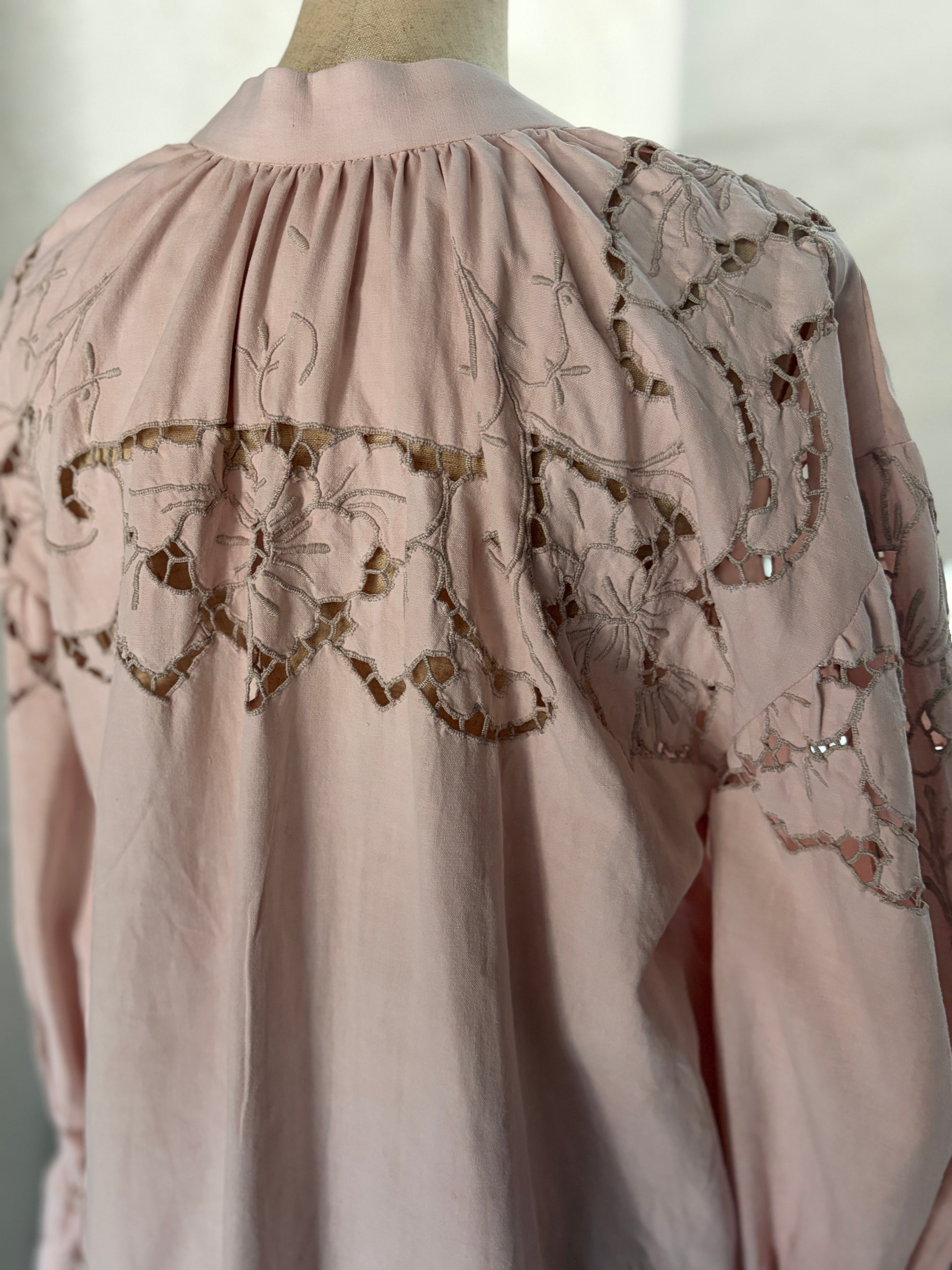 淡桜（Awazakura）– Lace Blouse