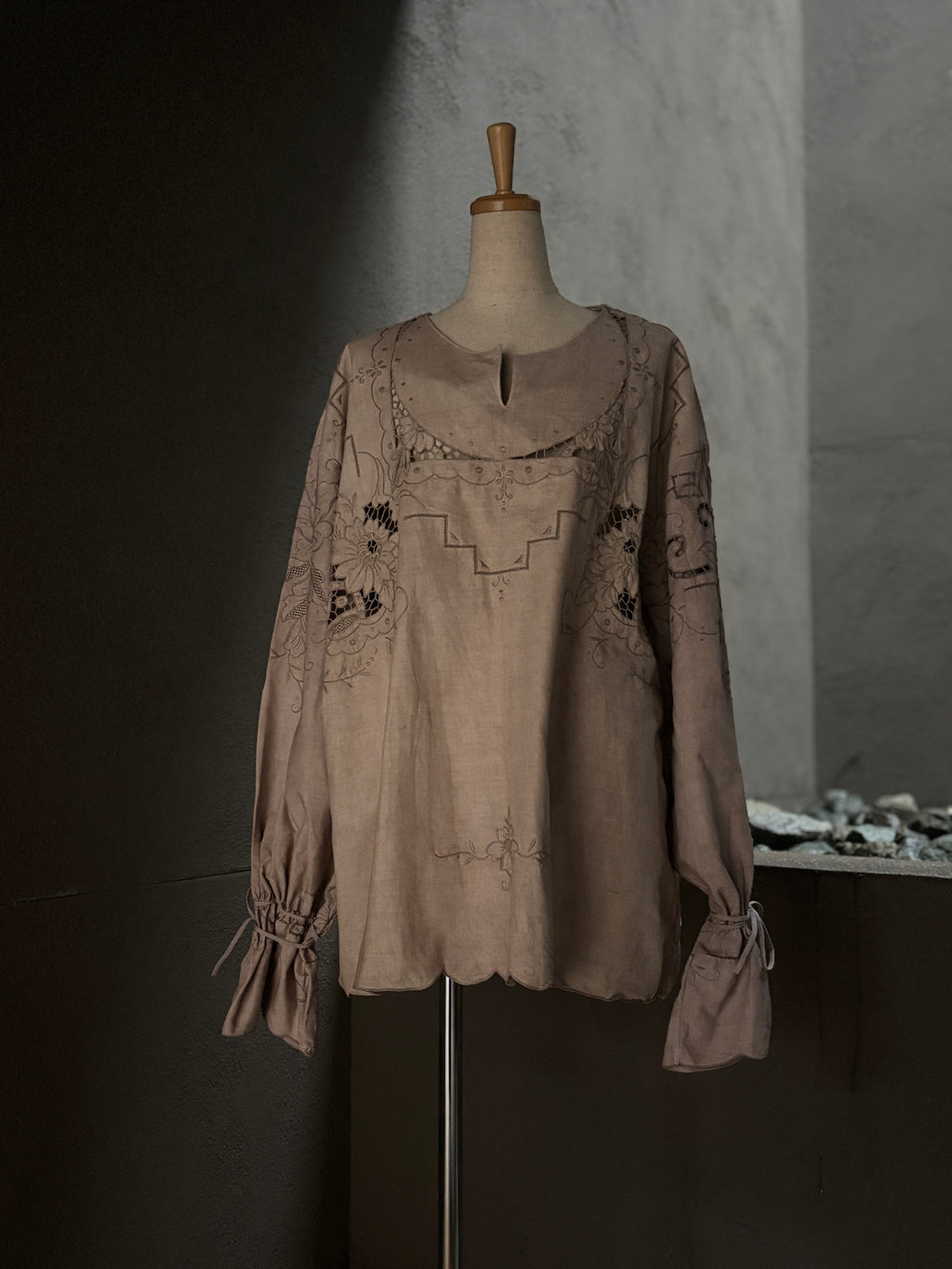 線紋（Sen-mon）｜Embroidered Tunic Top
