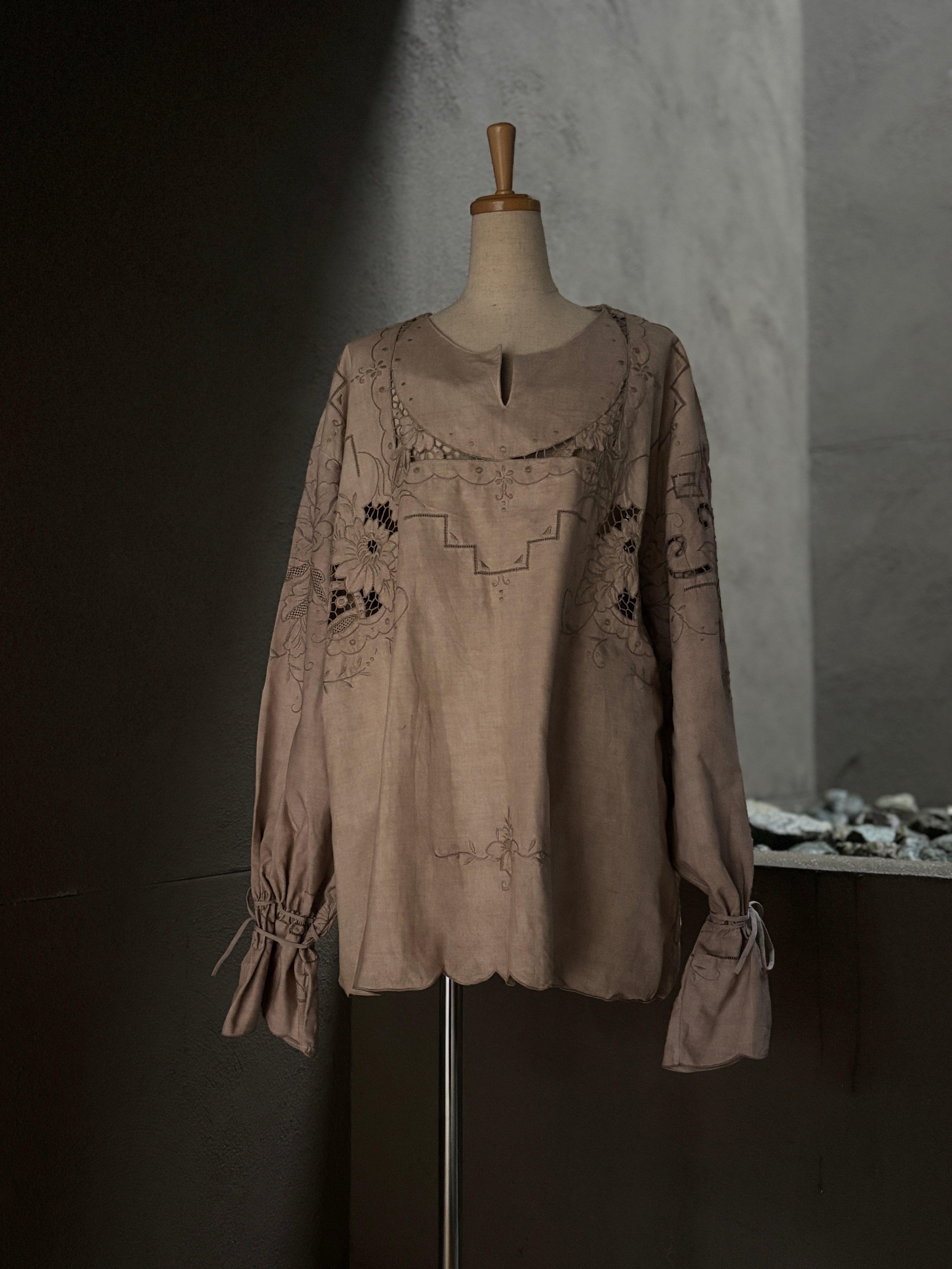 線紋（Sen-mon）｜Embroidered Tunic Top