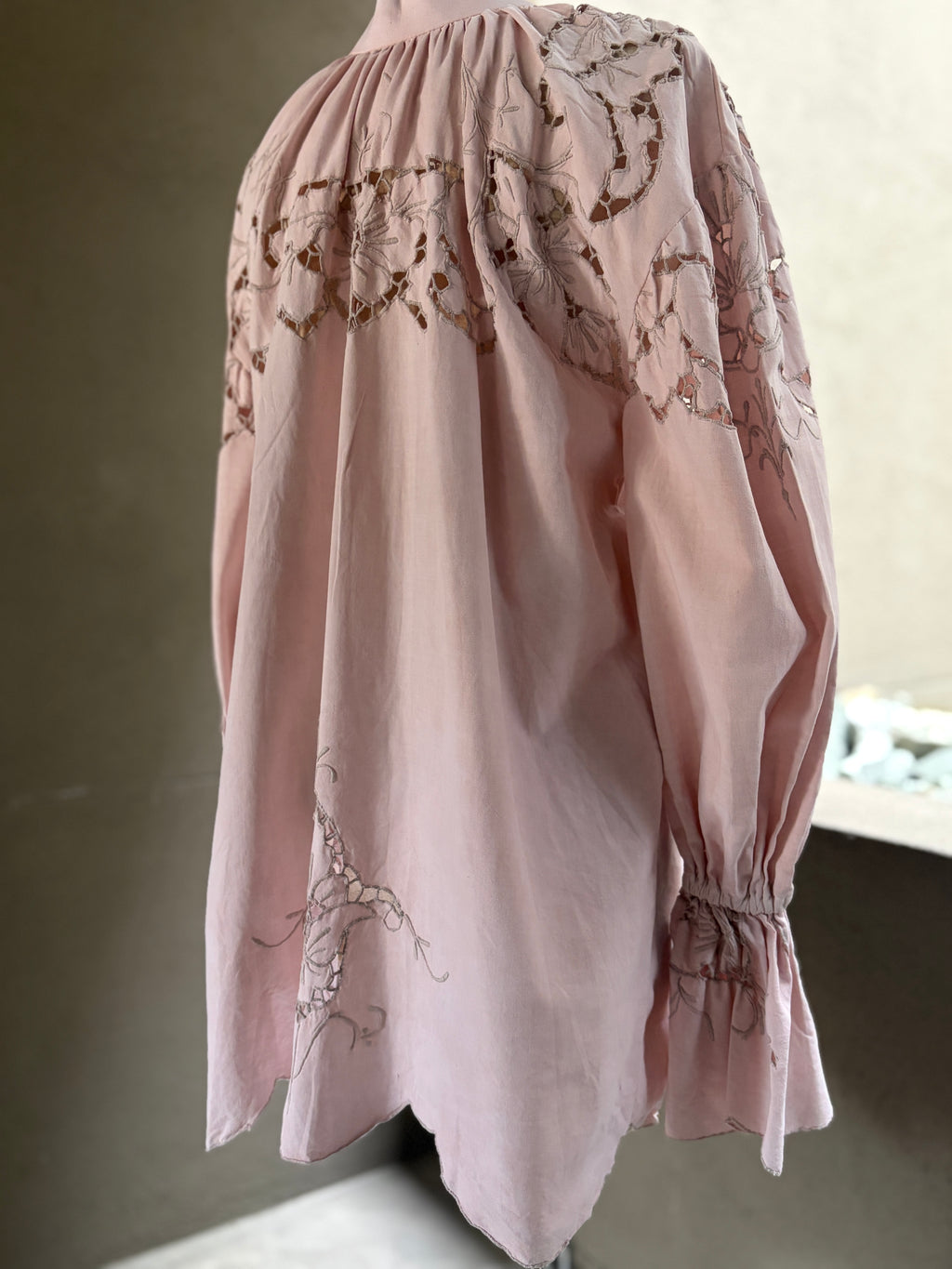 淡桜（Awazakura）– Lace Blouse