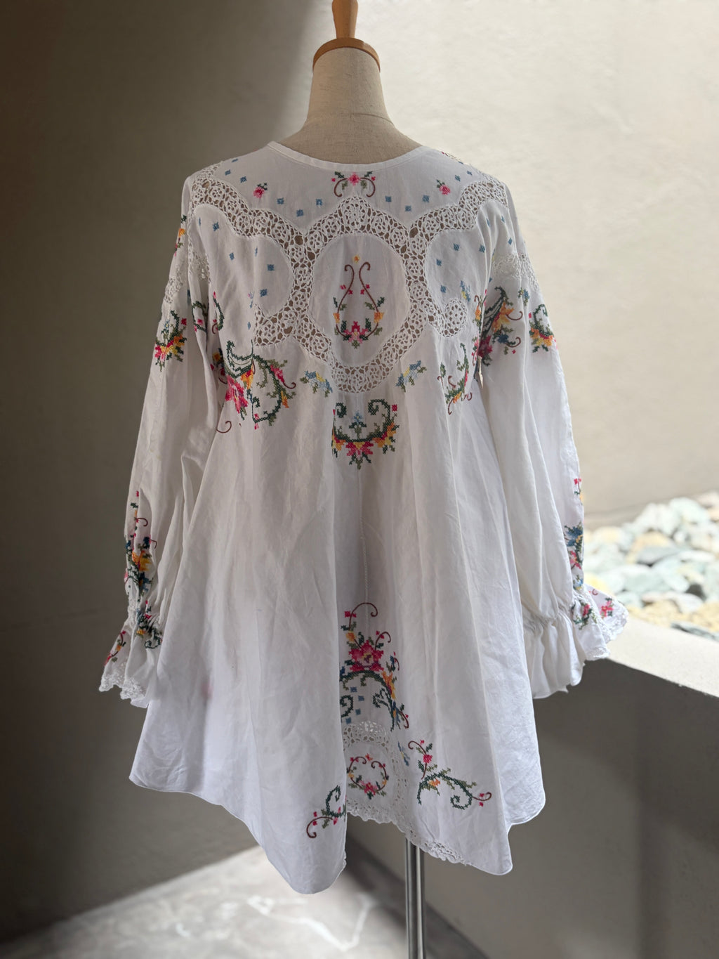 1 彩環（Saikan）｜Embroidered Blouse