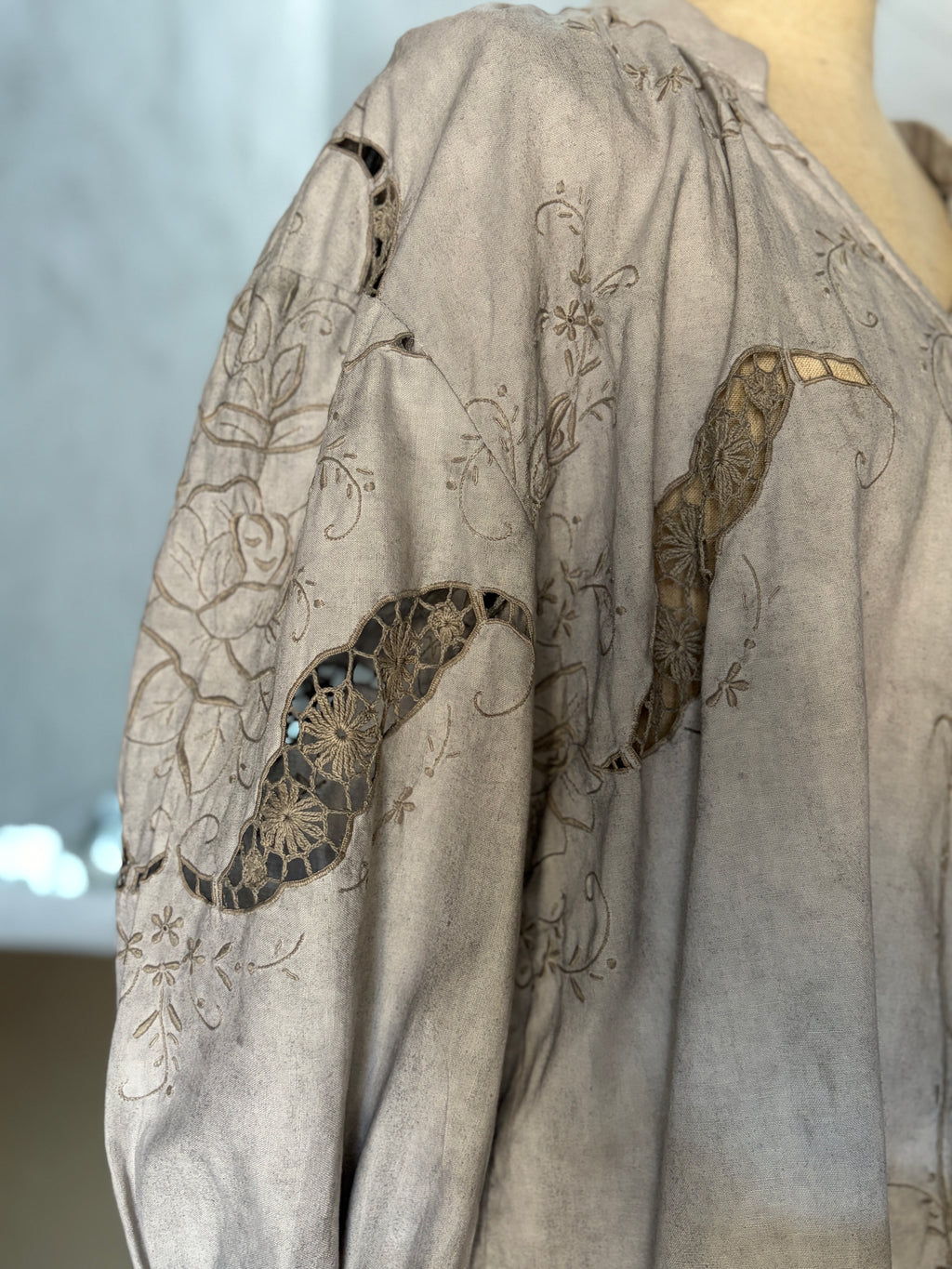 集積（Shūseki）– Lace Blouse