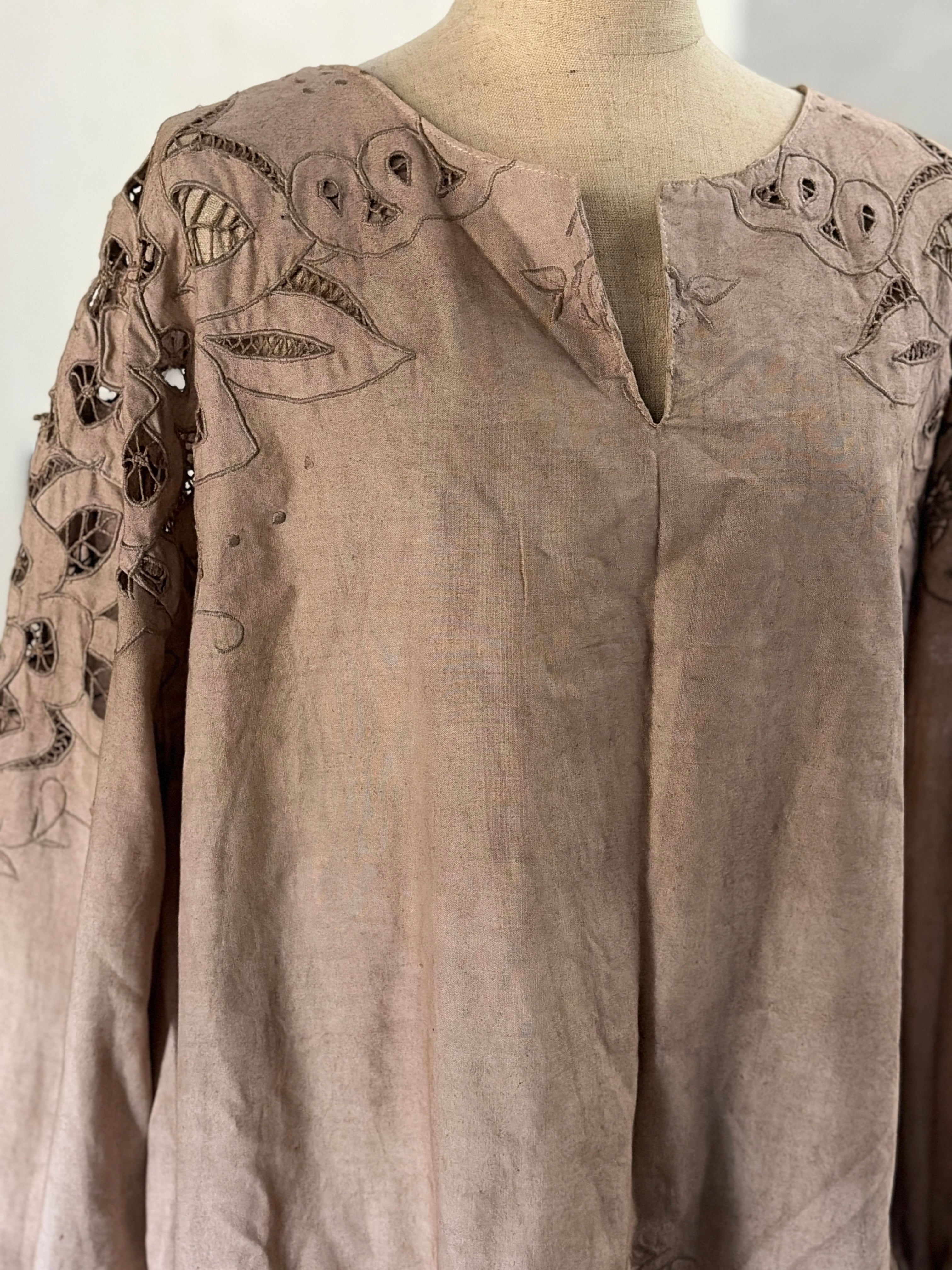 刻紋（Koku-mon）｜Cutwork Embroidered Tunic