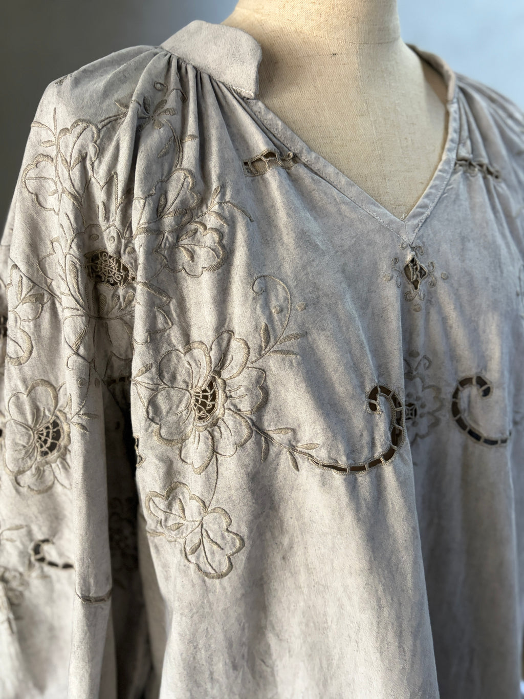 背景（Haikei）– Lace Blouse