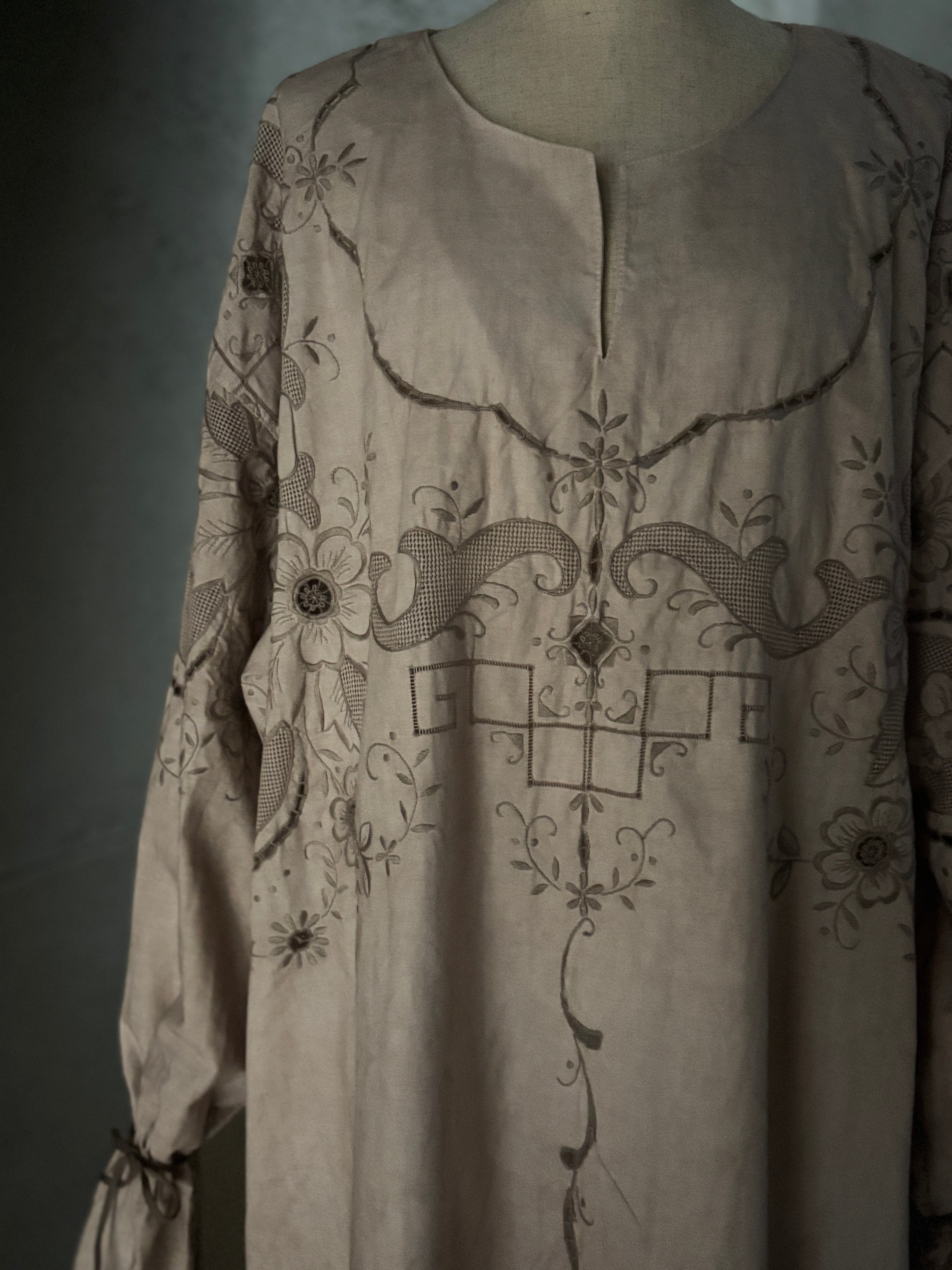 紋景（Mon-kei）｜Embroidered Tunic