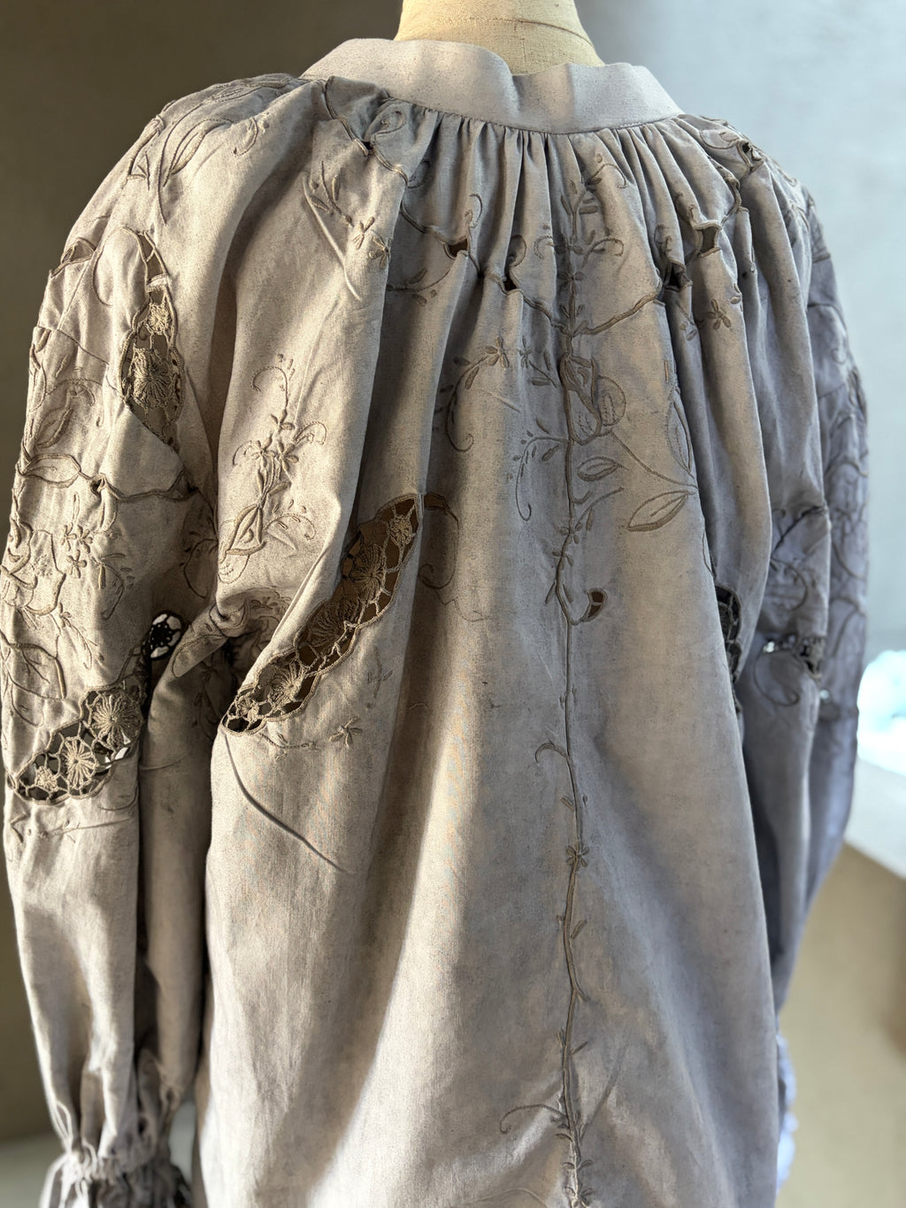 集積（Shūseki）– Lace Blouse