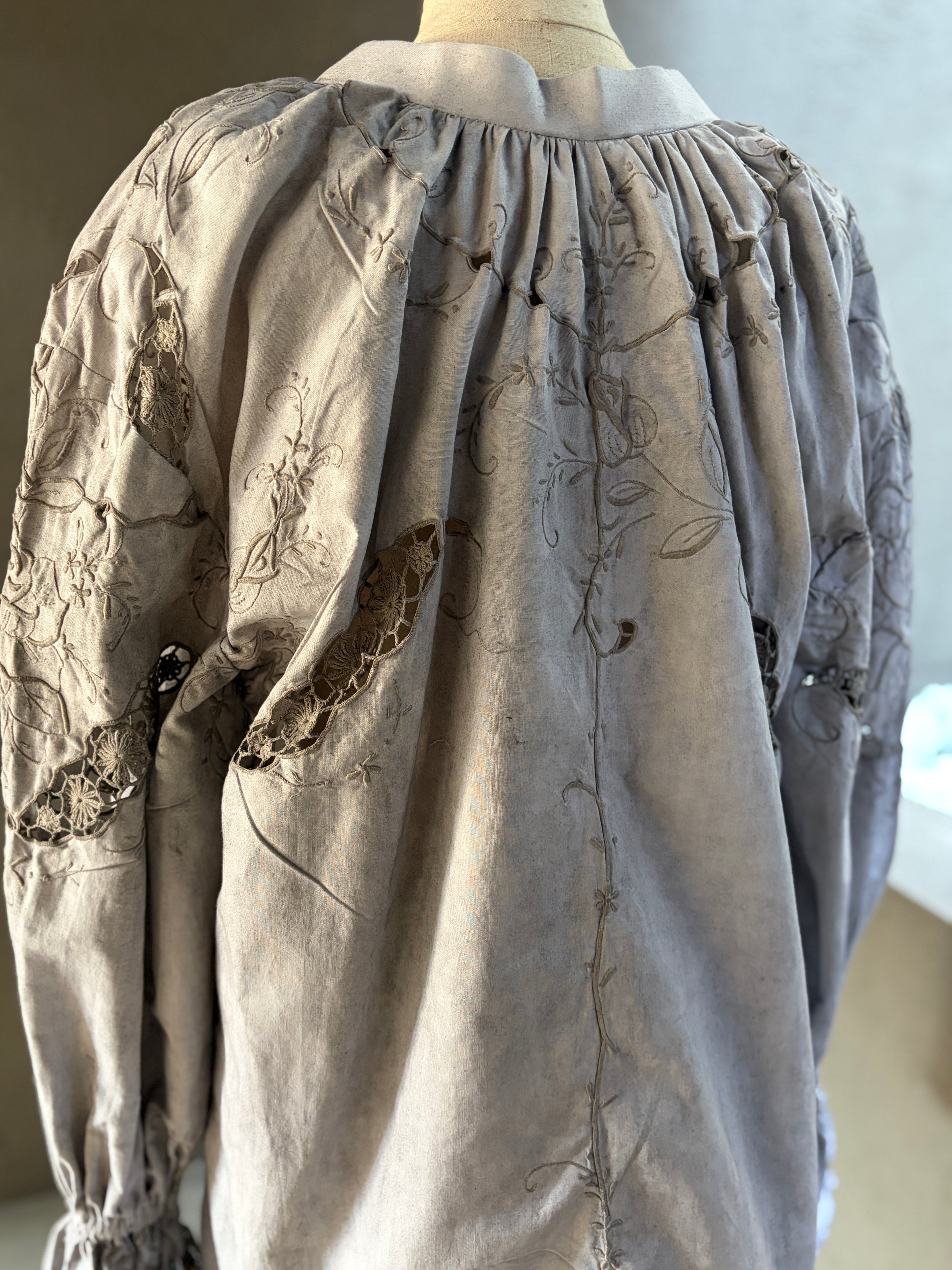 集積（Shūseki）– Lace Blouse