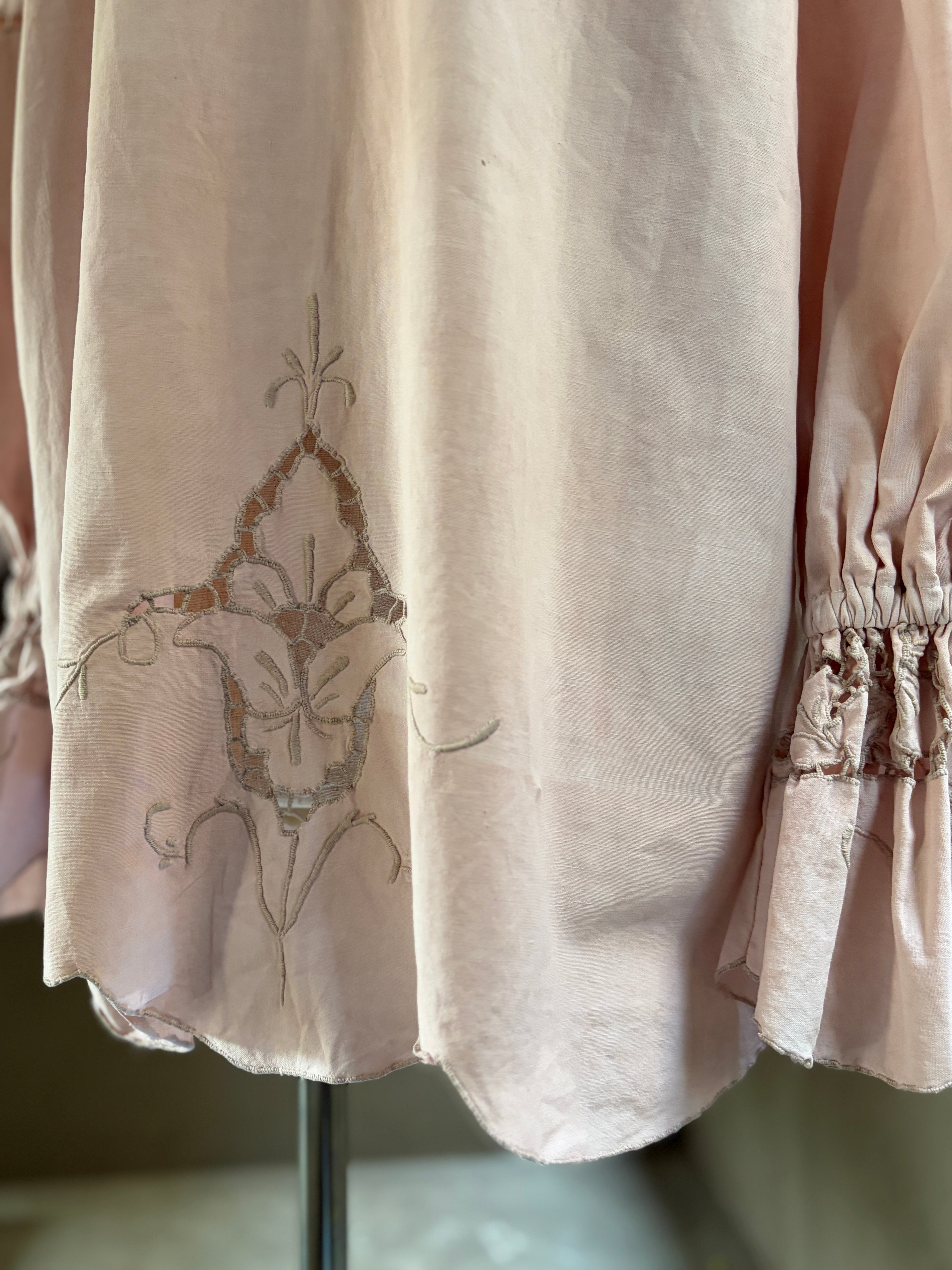 淡桜（Awazakura）– Lace Blouse