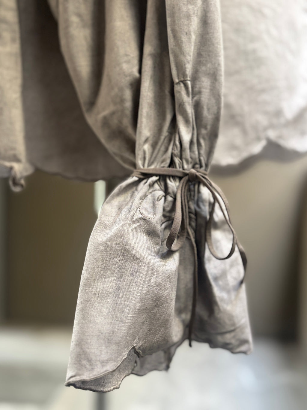 静縫（Seihō）｜Quiet Cutwork Blouse