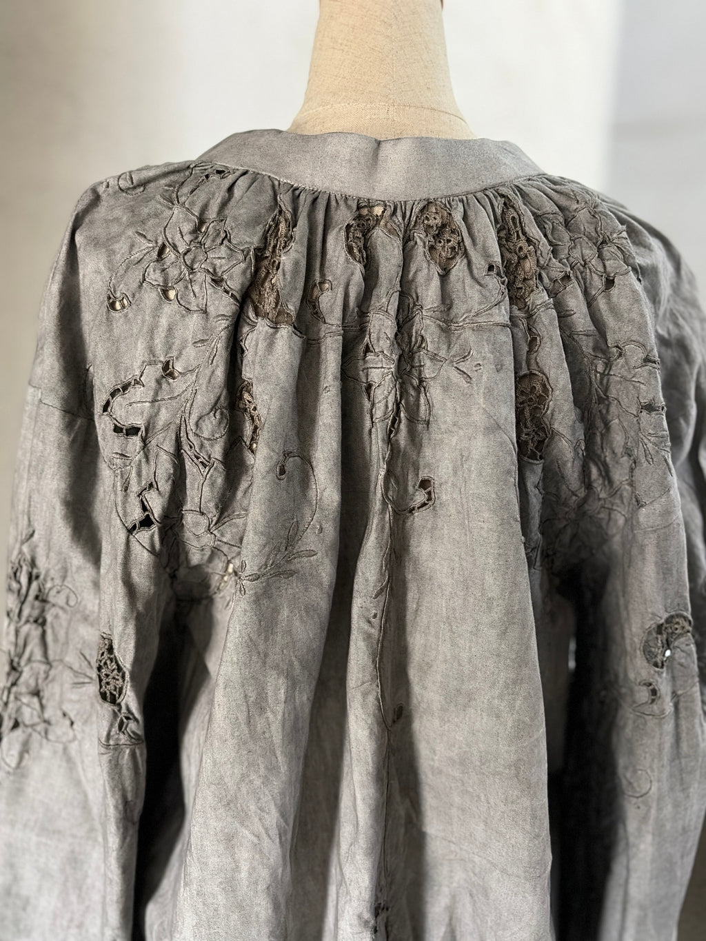 沈刻（Chinkoku）– Lace Blouse
