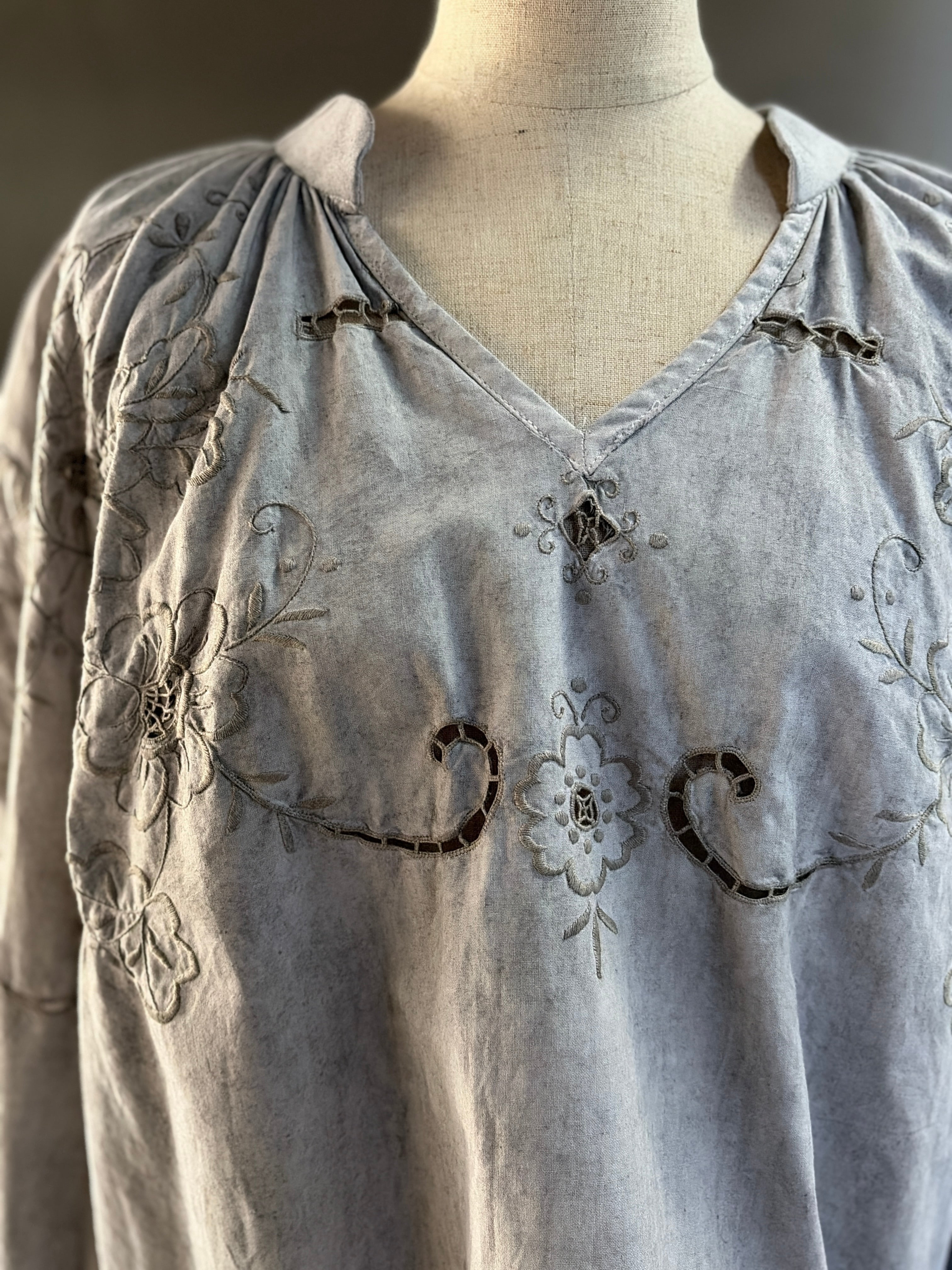 背景（Haikei）– Lace Blouse
