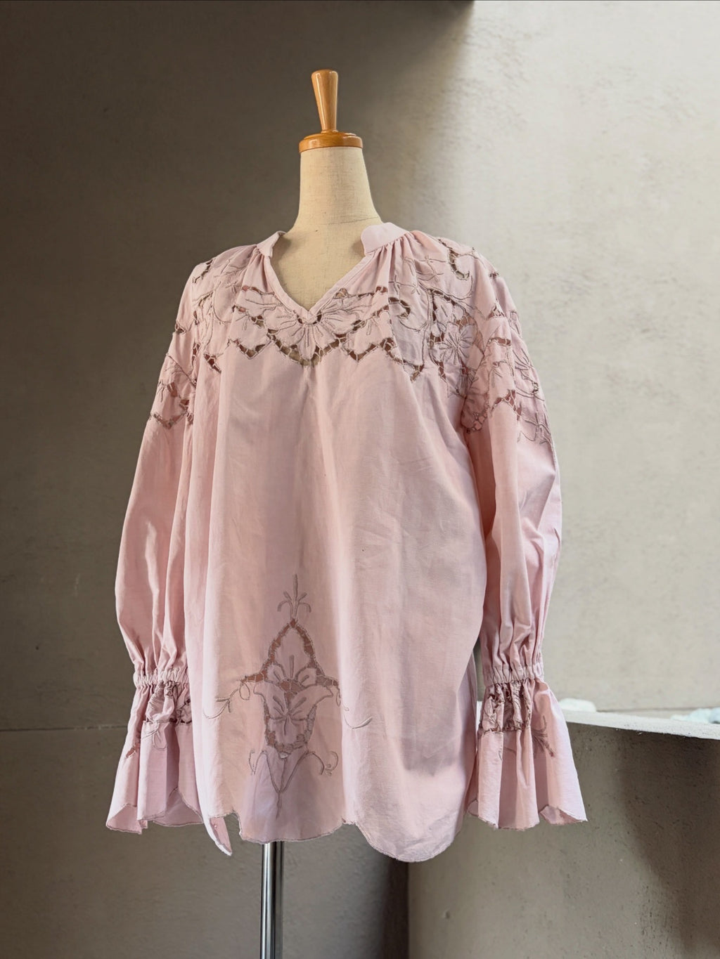 淡桜（Awazakura）– Lace Blouse