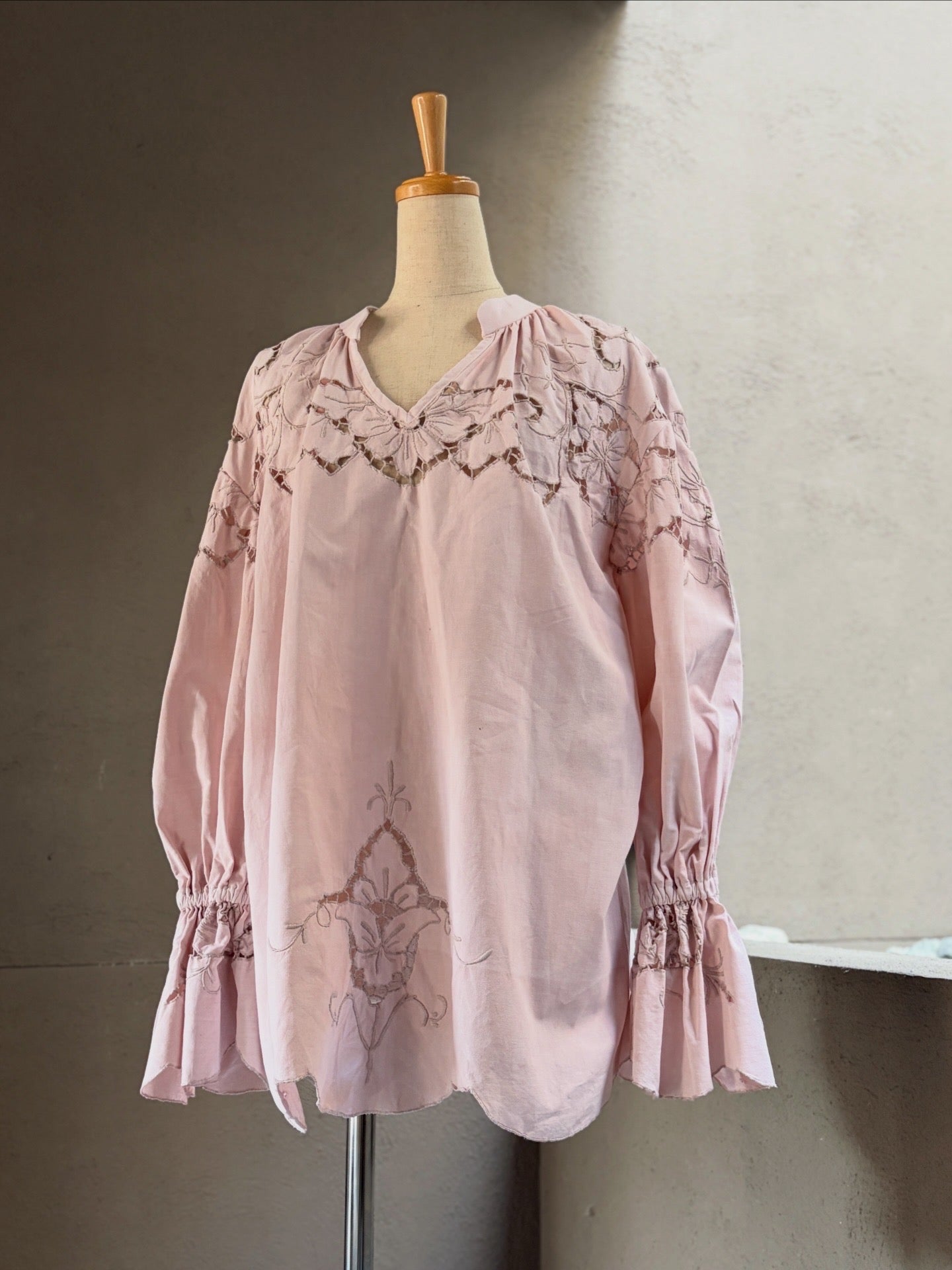 淡桜（Awazakura）– Lace Blouse
