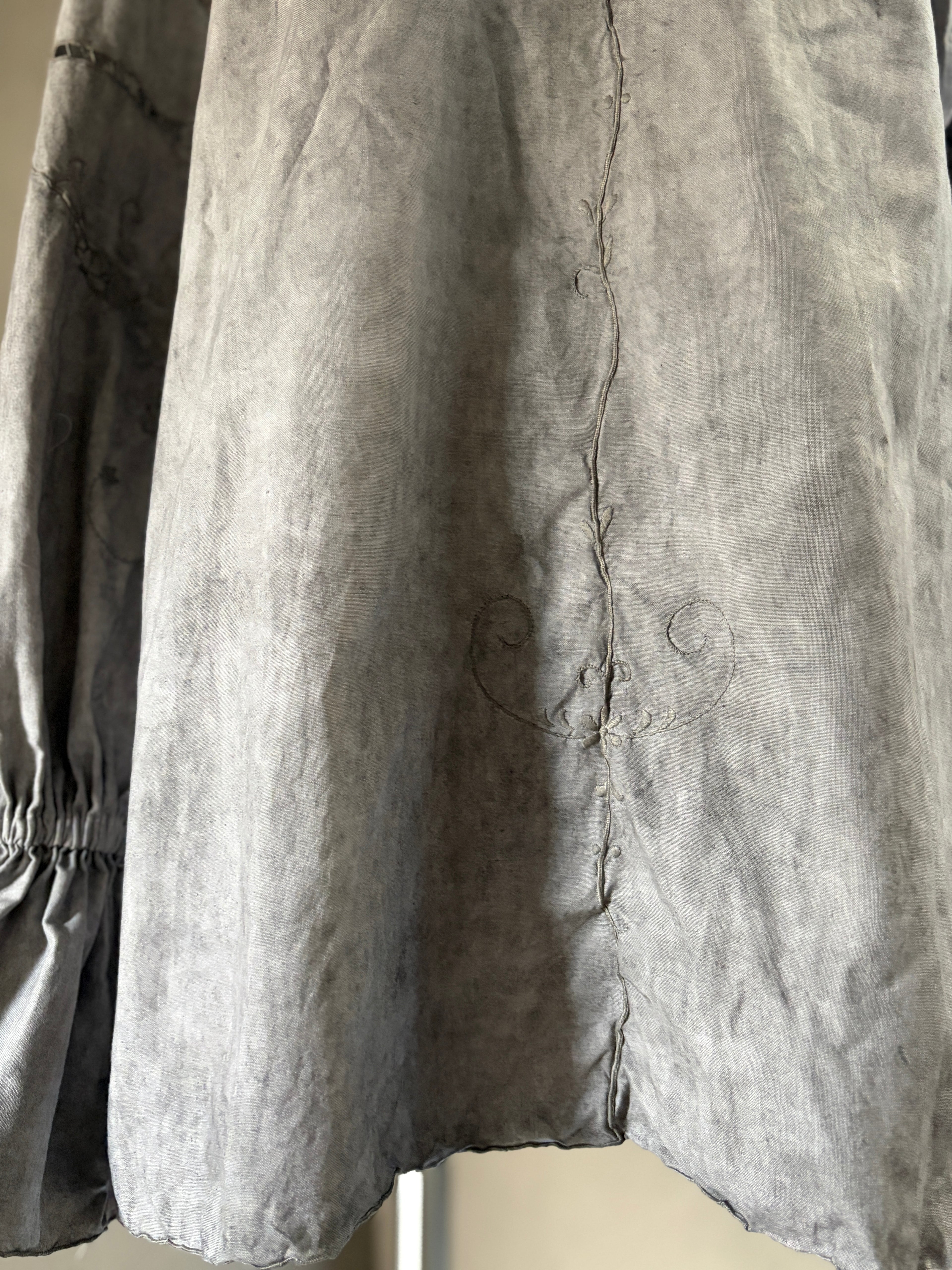 顕在（Kenzai）– Lace Blouse