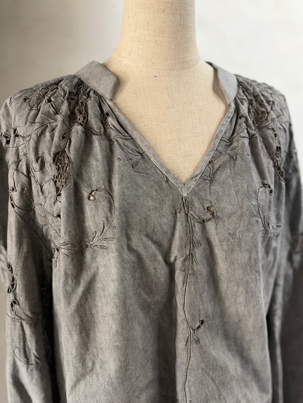 沈刻（Chinkoku）– Lace Blouse
