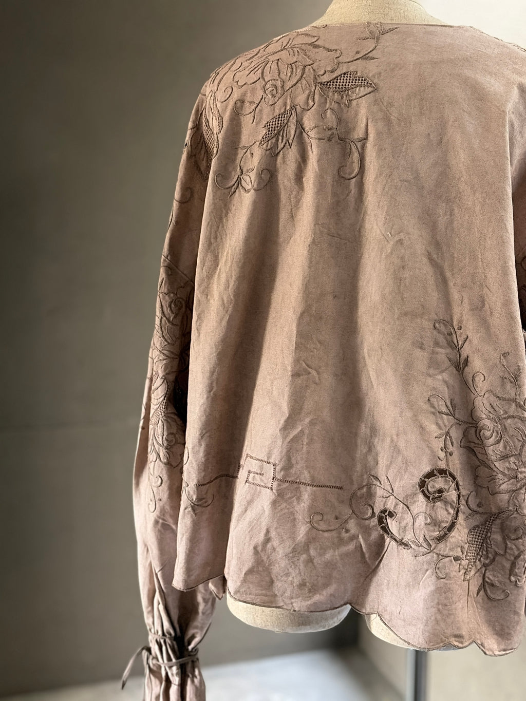 線紋（Sen-mon）｜Short Embroidered Top
