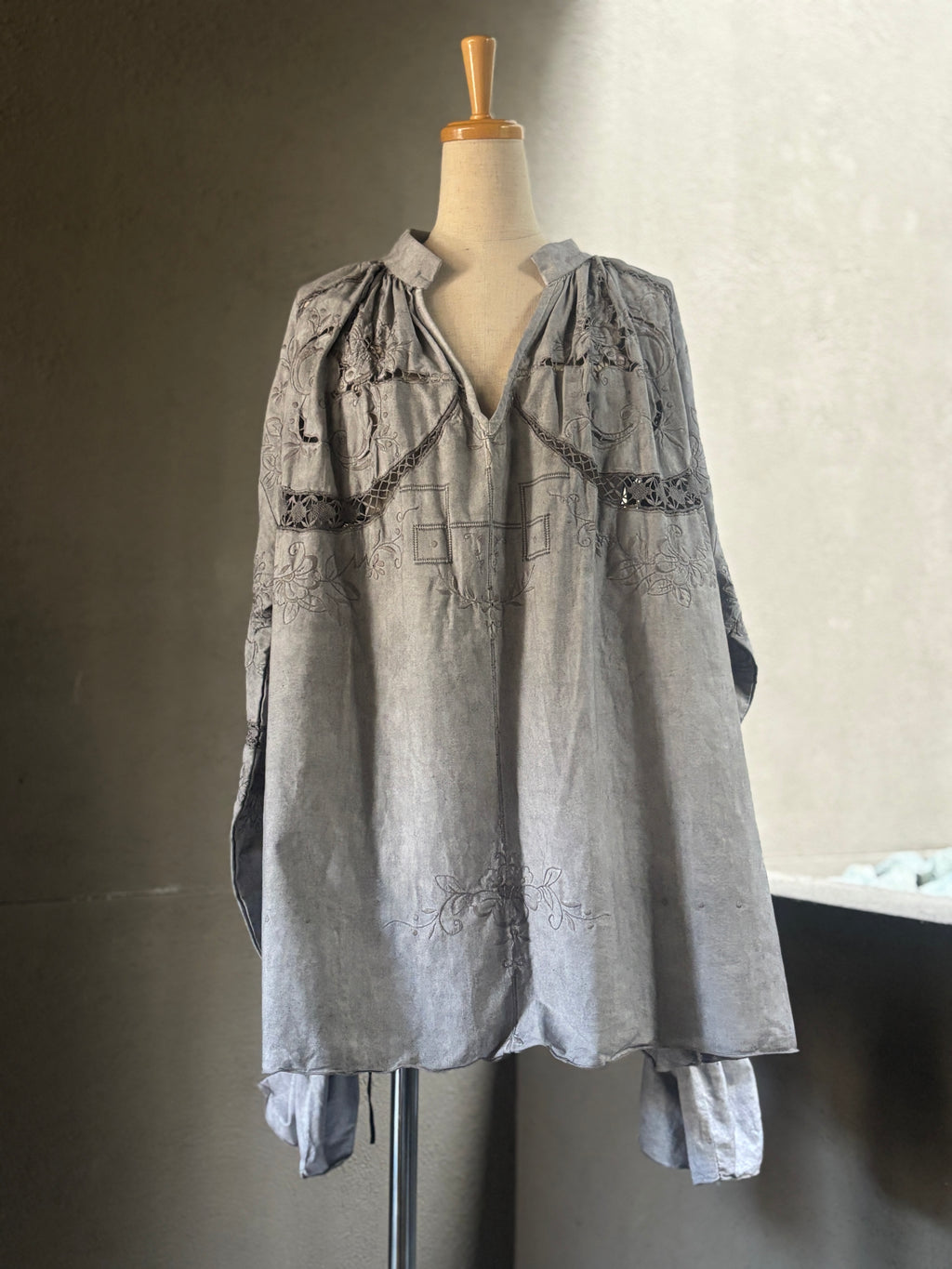 静綻（Seitan）｜Faded Silence Blouse