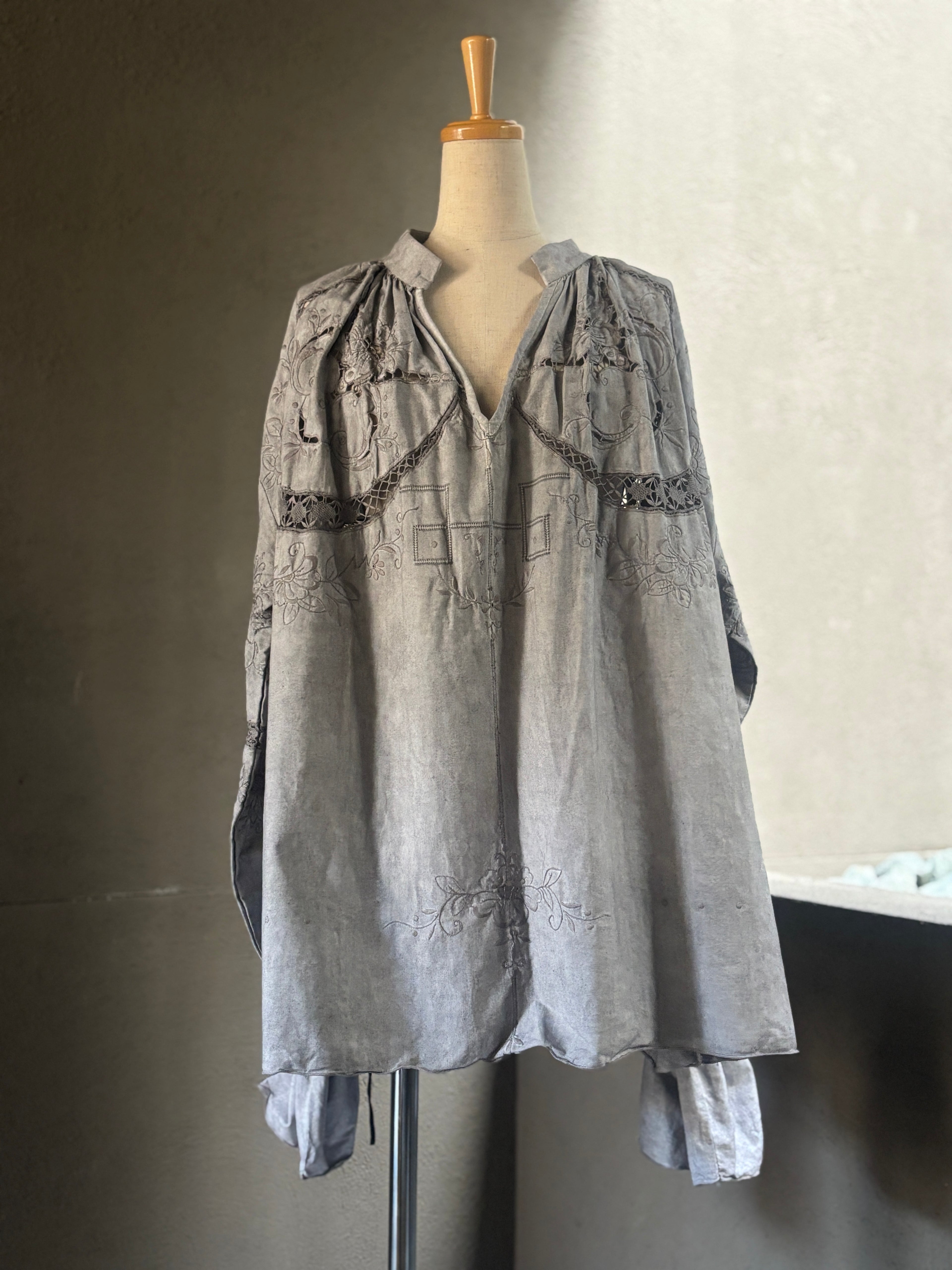静綻（Seitan）｜Faded Silence Blouse