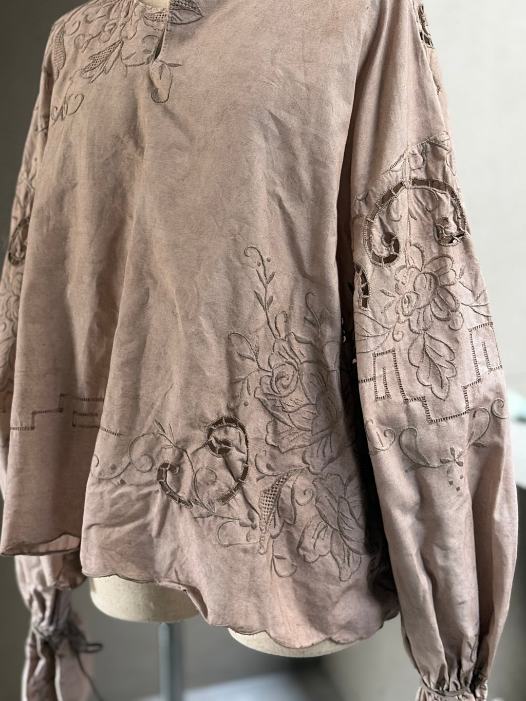 線紋（Sen-mon）｜Short Embroidered Top