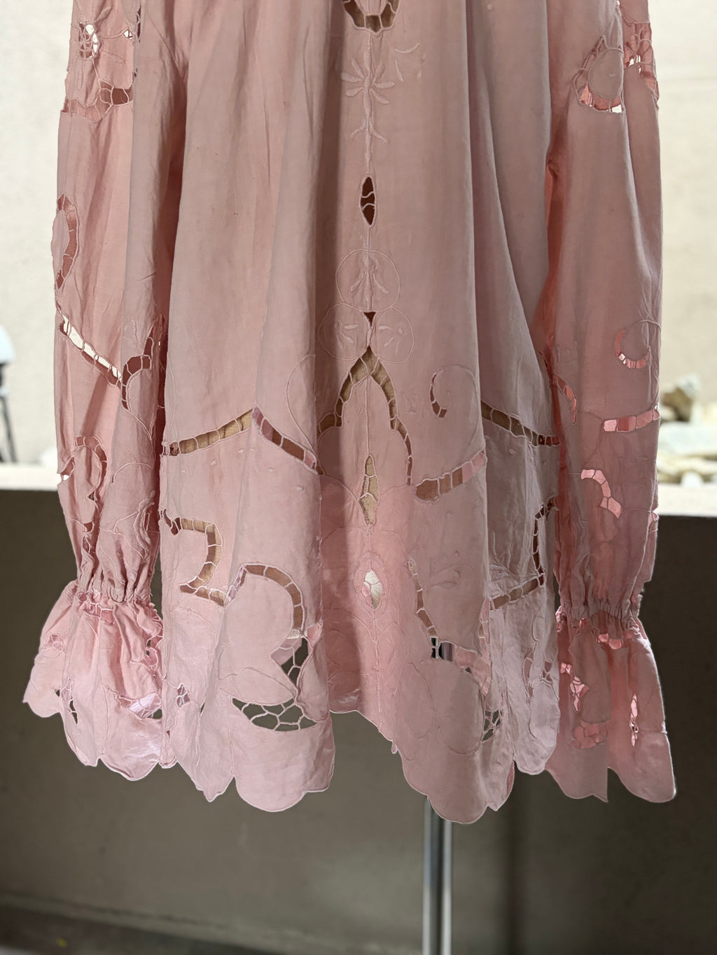 桃影（Momokage）– Blush Lace Blous