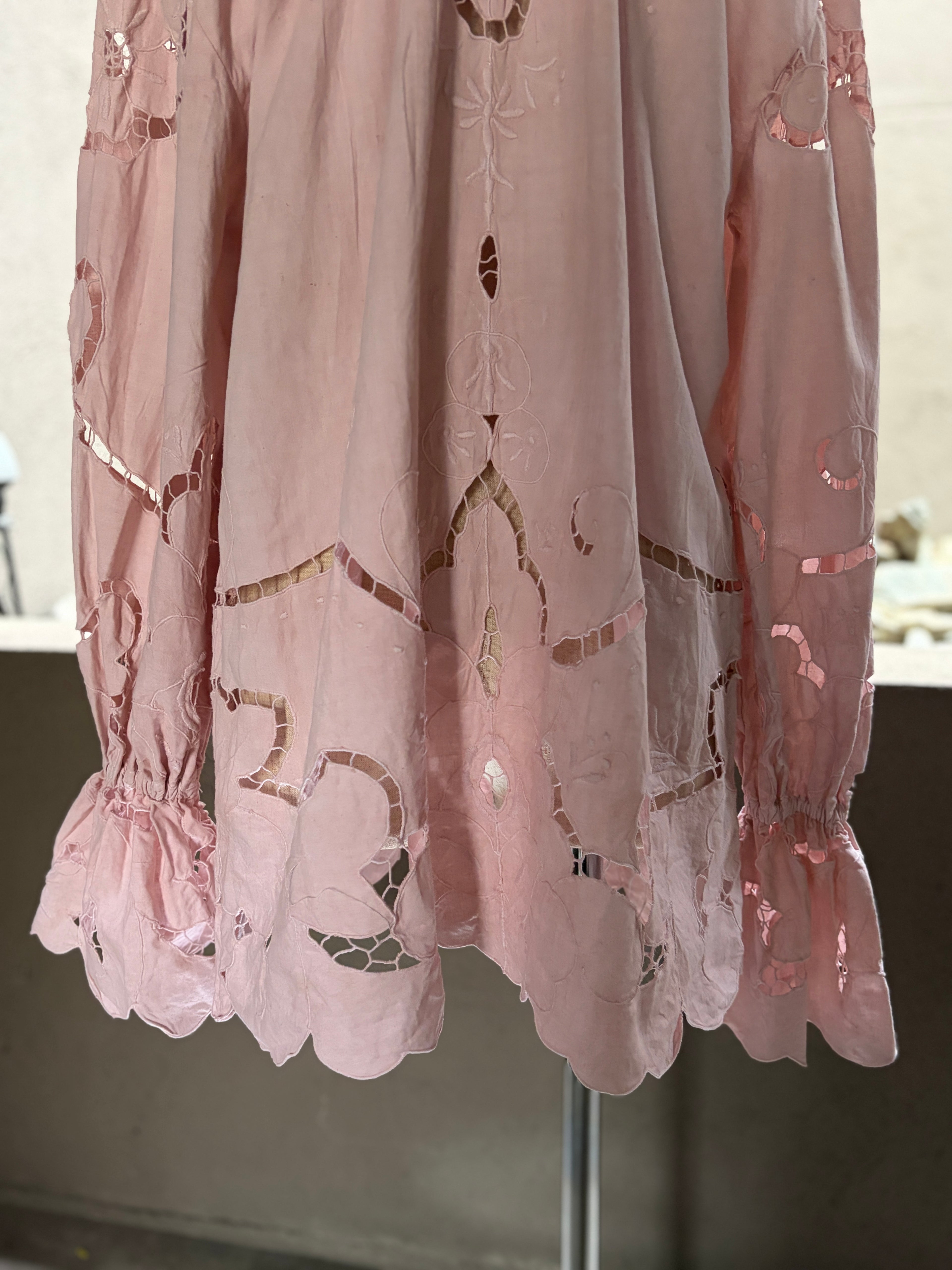 桃影（Momokage）– Blush Lace Blous